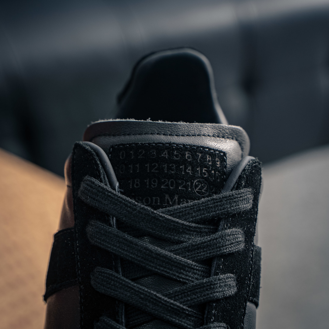 350 马丁·马吉拉/Maison Margiela 22 Classic Replica Leather Low Sneaker 系列低帮经典绅士德训平底百搭小白板鞋“黑焦糖底
