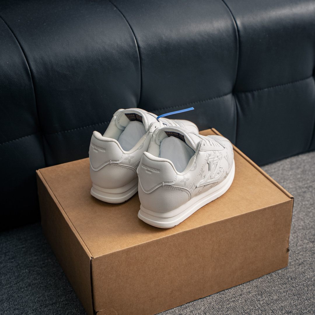 当季新款 LV BUTTERSOFT 运动鞋 本款 LV Buttersoft 运动鞋-High Quatity Cheap Brand wholesale wholesaler seller Clothes Bags handbags Sneakers Top Fashion Clothing Shoes from China Factory Chinese suppliers best Quality Beautiful Price 当季新款 LV BUTTERSOFT 运动鞋 本款 LV Buttersoft 运动鞋