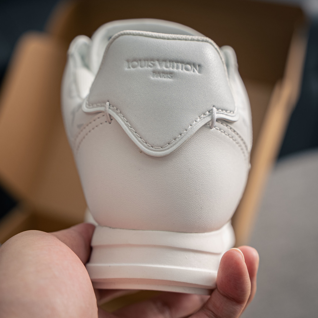 当季新款 LV BUTTERSOFT 运动鞋 本款 LV Buttersoft 运动鞋-High Quatity Cheap Brand wholesale wholesaler seller Clothes Bags handbags Sneakers Top Fashion Clothing Shoes from China Factory Chinese suppliers best Quality Beautiful Price 当季新款 LV BUTTERSOFT 运动鞋 本款 LV Buttersoft 运动鞋