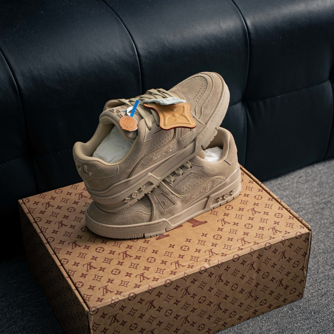 420 LV Trainer系列高奢运动鞋 新款芯片潮人必备单品