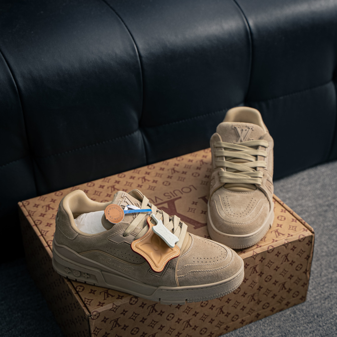 420 LV Trainer系列高奢运动鞋 新款芯片潮人必备单品