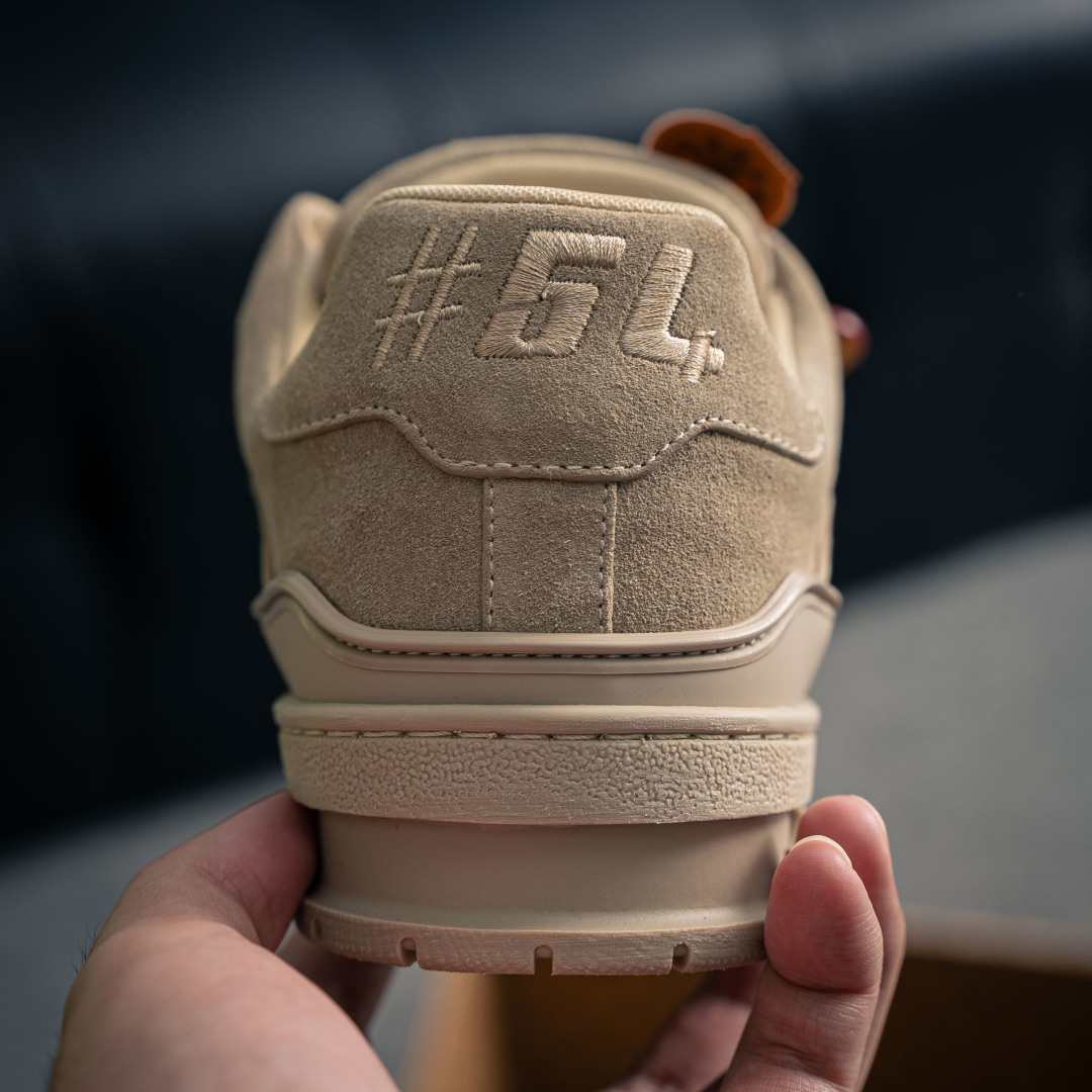 420 LV Trainer系列高奢运动鞋 新款芯片潮人必备单品