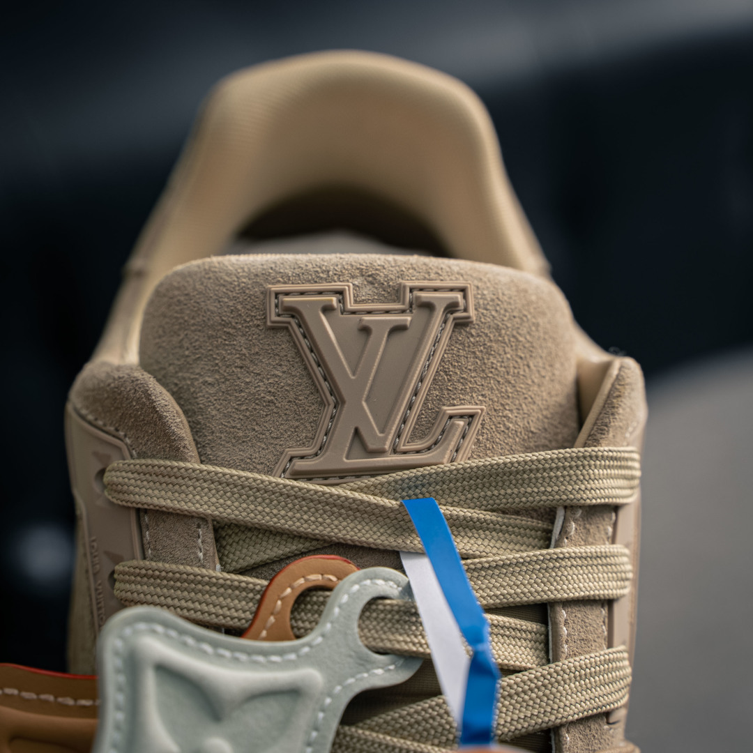 420 LV Trainer系列高奢运动鞋 新款芯片潮人必备单品