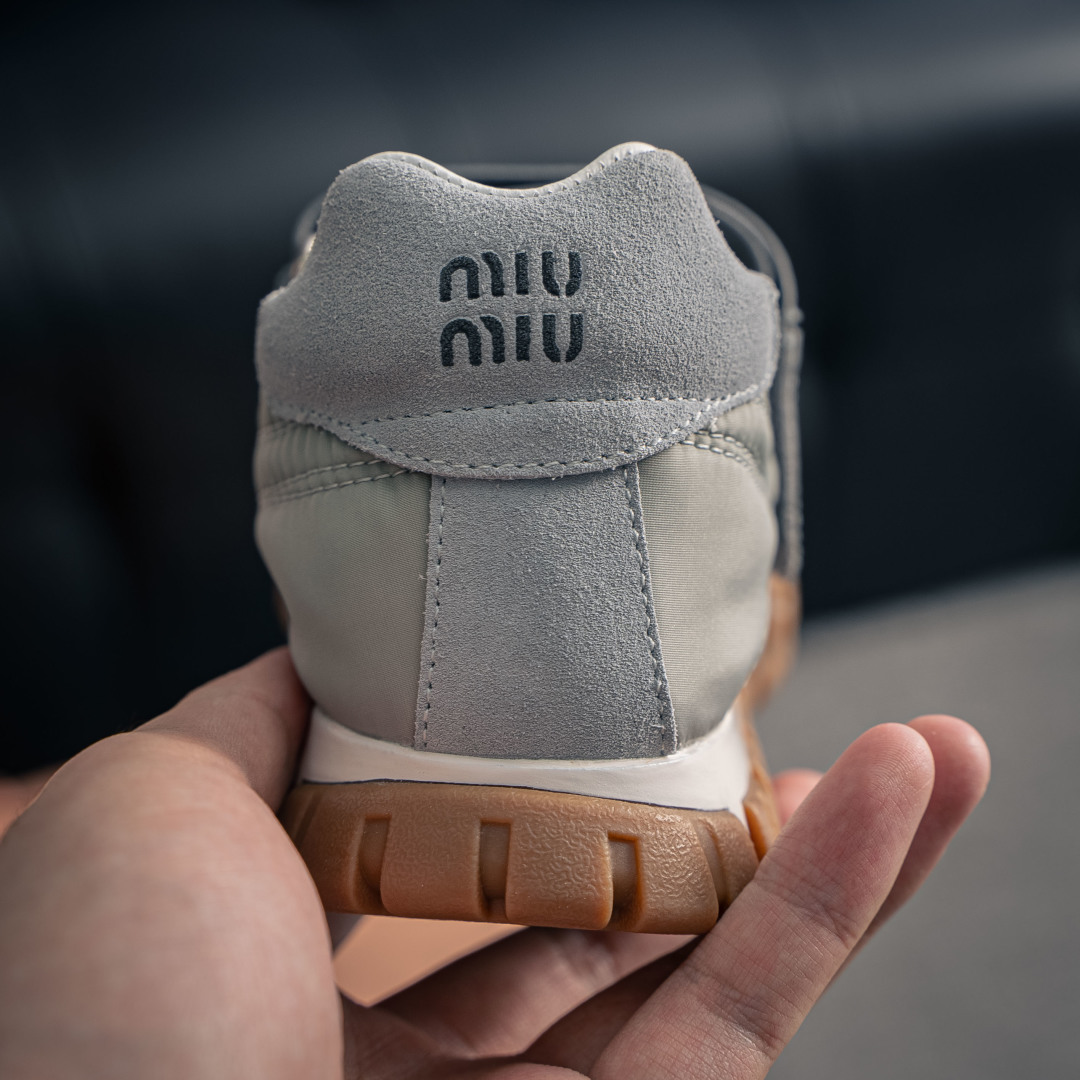 308 miumiu.缪缪2026 早春新品科技面料和绒 面小牛皮轮胎运动鞋魔术贴款凉鞋-Chinese UA Cheap High Quatity Brand Clothes Bags handbags Sneakers wholesale wholesaler seller from China Factory suppliers Fashion Clothing Shoes best Quality Beautiful Price 308 miumiu.缪缪2026 早春新品科技面料和绒 面小牛皮轮胎运动鞋魔术贴款凉鞋