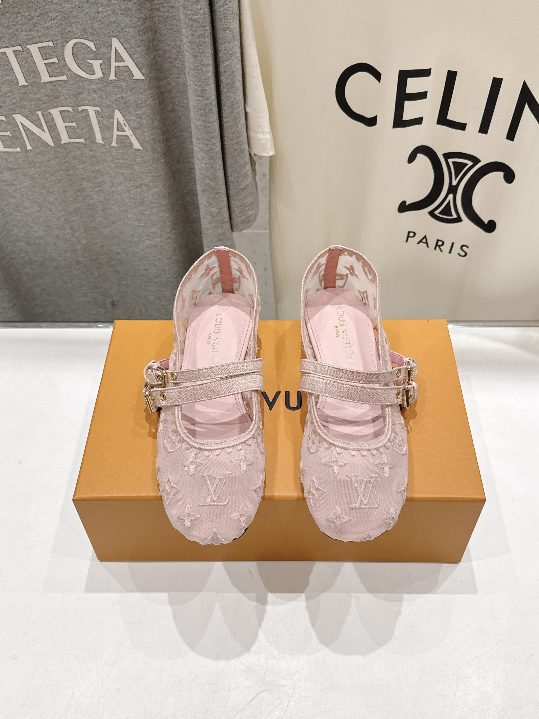 高版本出厂 Louis Vuitton ss26 new arrival LV驴牌春夏系列玛丽珍刺绣网面平底鞋单鞋 高版本出厂 Louis Vuitton ss26 new arrival LV驴牌春夏系列玛丽珍刺绣网面平底鞋单鞋