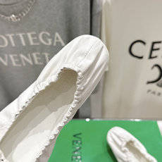 高版本出厂 Bottega Veneta/BV F065 2026ss新款浅口玛丽珍平底鞋芭蕾舞鞋 小圆头的设计 通勤必 高版本出厂 Bottega Veneta/BV F065 2026ss新款浅口玛丽珍平底鞋芭蕾舞鞋 小圆头的设计 通勤必