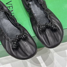高版本出厂 Bottega Veneta/BV F065 2026ss新款浅口玛丽珍平底鞋芭蕾舞鞋 小圆头的设计 通勤必 高版本出厂 Bottega Veneta/BV F065 2026ss新款浅口玛丽珍平底鞋芭蕾舞鞋 小圆头的设计 通勤必