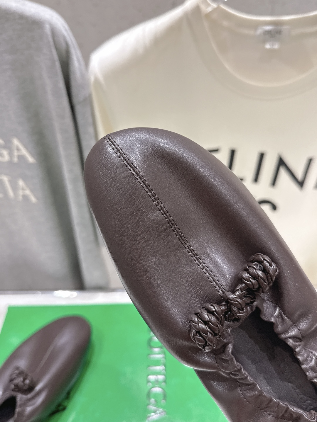 高版本出厂 Bottega Veneta/BV F065 2026ss新款深口玛丽珍平底鞋芭蕾舞鞋 小圆头的设计 通勤必 高版本出厂 Bottega Veneta/BV F065 2026ss新款深口玛丽珍平底鞋芭蕾舞鞋 小圆头的设计 通勤必