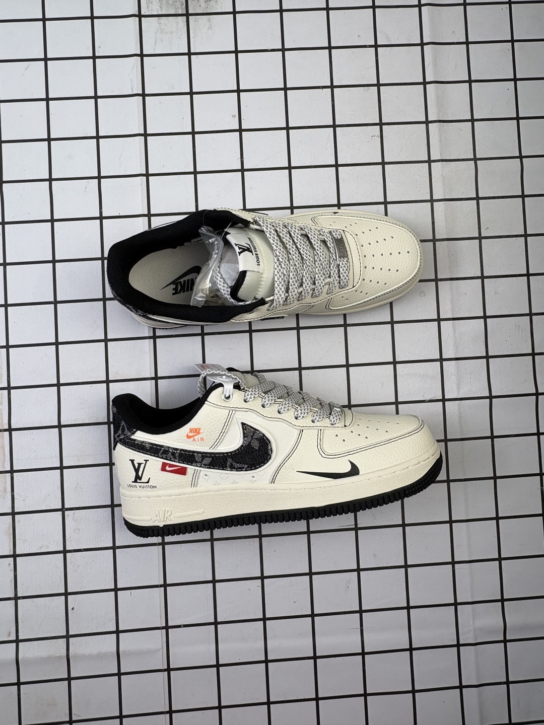 💰260
公司级✅耐克Nike Air Force 1“07 LV8空军一号低帮百搭休闲运动板鞋。柔软、弹性十足的缓震性能和出色的中底设计，横跨复古与现代的外型结合，造就出风靡全球三十多年的Force 1。
货号:YX5066-347
尺码:36 36.5 37.5 38 38.5 39 40 40.5 41 42 42.5 43 44 45
编码正H