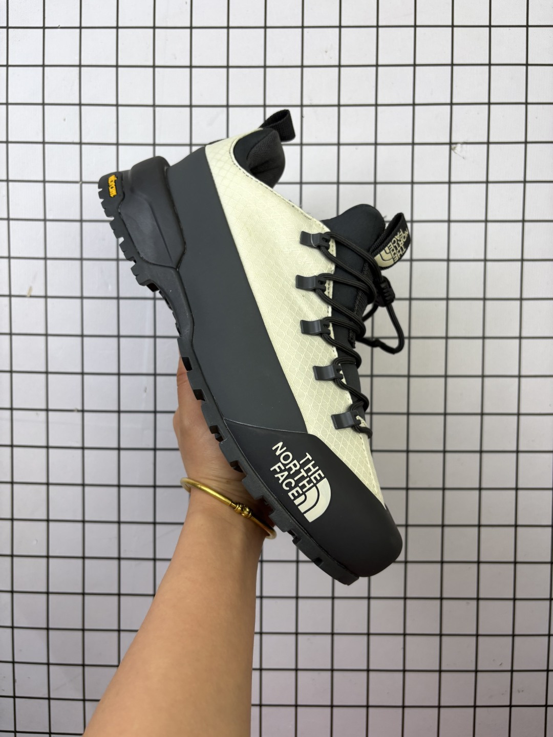 🈴💰190
原楦型开发纸版,采用防剐蹭复合牛津布料组合模塑鞋头橡胶片鞋面材质,中底嵌入EVA缓震组合耐磨锯齿耐磨橡胶大底❗北面机能风鞋太酷了!著名户外品牌-北面/The North Face Glenclyffe Low 格伦斯尼斯系列低帮机能户外风徒步登山运动训练鞋“ NF0A817B6S4-080
码数:37 38 38.5 39 40 40.5 41 42 42.5 43 44 45 46
编码766