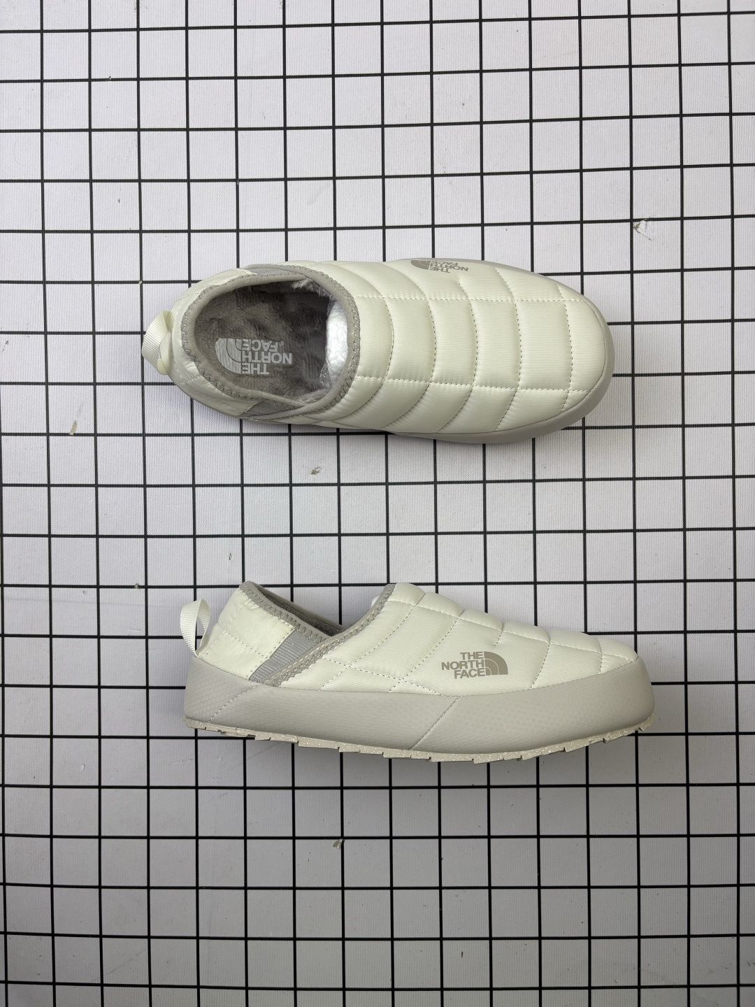 💰110
THE NORTH FACE北面男女鞋25春夏户外轻便透气舒适防滑休闲营地鞋板鞋 毛毛虫 复古百搭厚底增高运动板鞋 轻巧、柔软、温暖、灵活。居家室内一脚蹬休闲面包鞋采用尼龙帆布鞋面材质#外置轻量PU鞋底❗毛毛虫鞋的设计灵感来源于其独特的外观,鞋身采用柔软的材料,提供极佳的舒适度。鞋底设计考虑了抓地力,适合各种户外活动。此外,该鞋还具有良好的透气性,即使在长时间穿着下也能保持脚部干爽。
类型:男女鞋
码数:36-45
编码:698