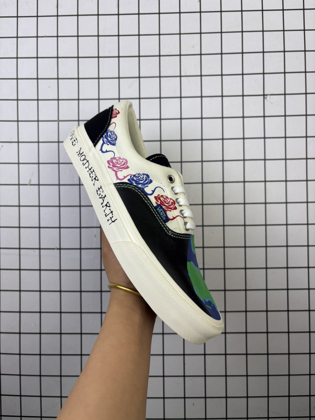 💰100
万斯Vans Love Mother Earth 生态地球系列低帮休闲板鞋 VN0A4U39WZ2

码数：35 36 36.5 37 38 38.5 39 40 40.5 41 42 42.5 43 44
编648