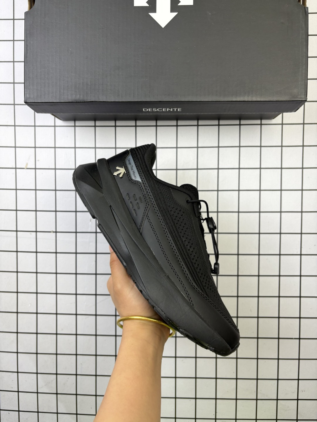 🈴💰160
公司级 原楦原纸版开发版型,采用热熔工艺处理透气网织布鞋面材质,搭载减震科技恢复性高密EVA中底,防滑耐磨RB橡胶外底❗️越野徒步+日常通勤两不误!高端专业运动品牌/迪桑特·DESCENTE Lavitate Wire 2.0 Low 升空2.0代系列城市通勤户外休闲运动鞋 D4331RRN
类型:男女鞋
码数:36 36.5 37 38 38.5 39 40 40.5 41 42 42.5 43 44 45
编码:698