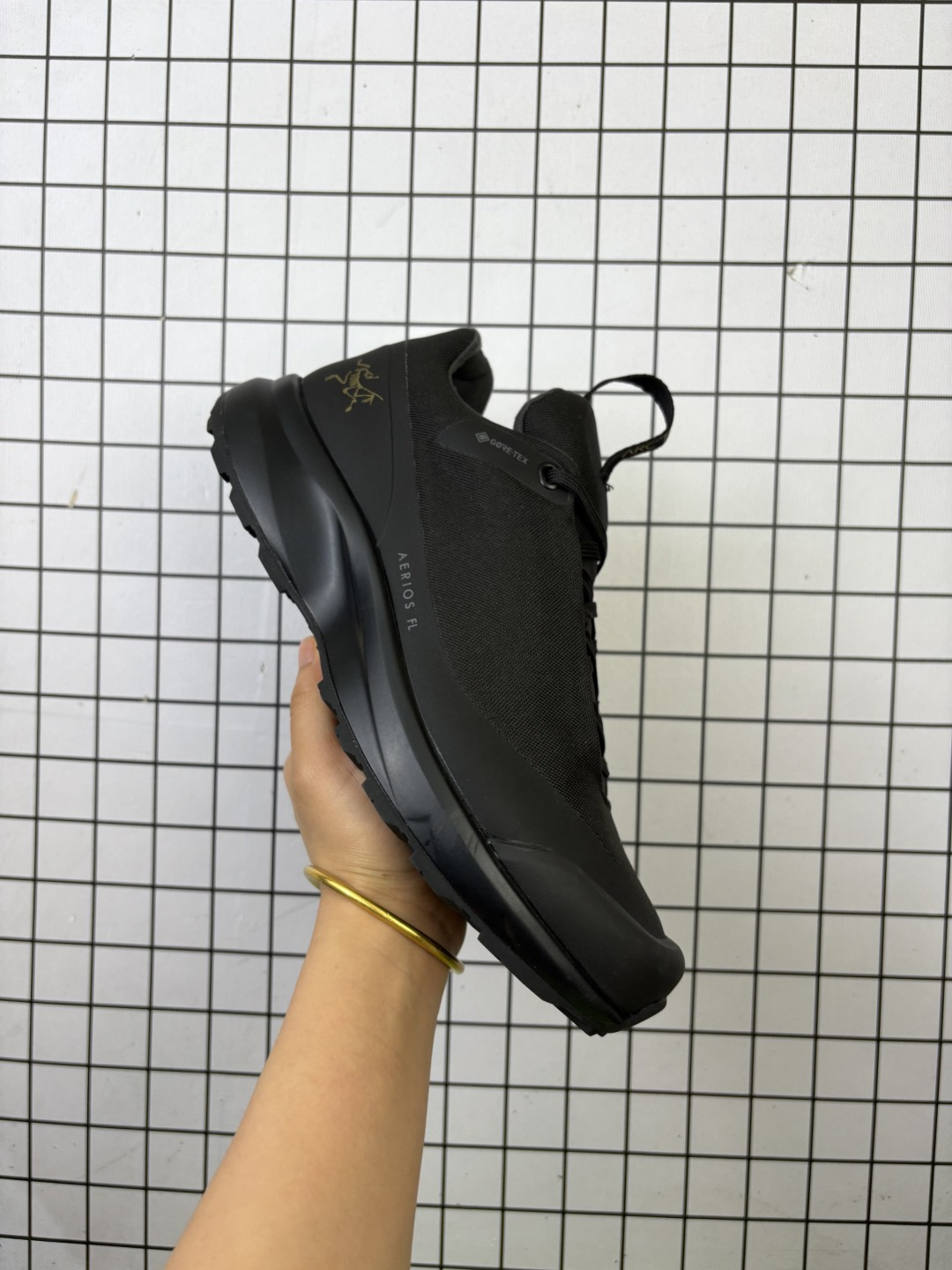 💰150
Arcteryx KONSEAL LT W 始祖鸟 此款鞋采用近几年比较流行的版型设计,外观时尚大气,鞋底采用耐磨的材质,穿上它,让您在平时生活和工作中都会感觉到舒适的体验 065369 273749
码数:39 40 41 42 43 44 45
编码093