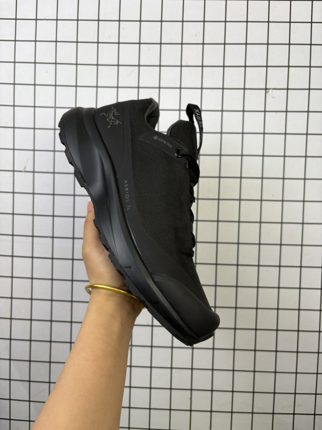 💰150
Arcteryx KONSEAL LT W 始祖鸟 此款鞋采用近几年比较流行的版型设计,外观时尚大气,鞋底采用耐磨的材质,穿上它,让您在平时生活和工作中都会感觉到舒适的体验 065369 273749
码数:39 40 41 42 43 44 45
编码093