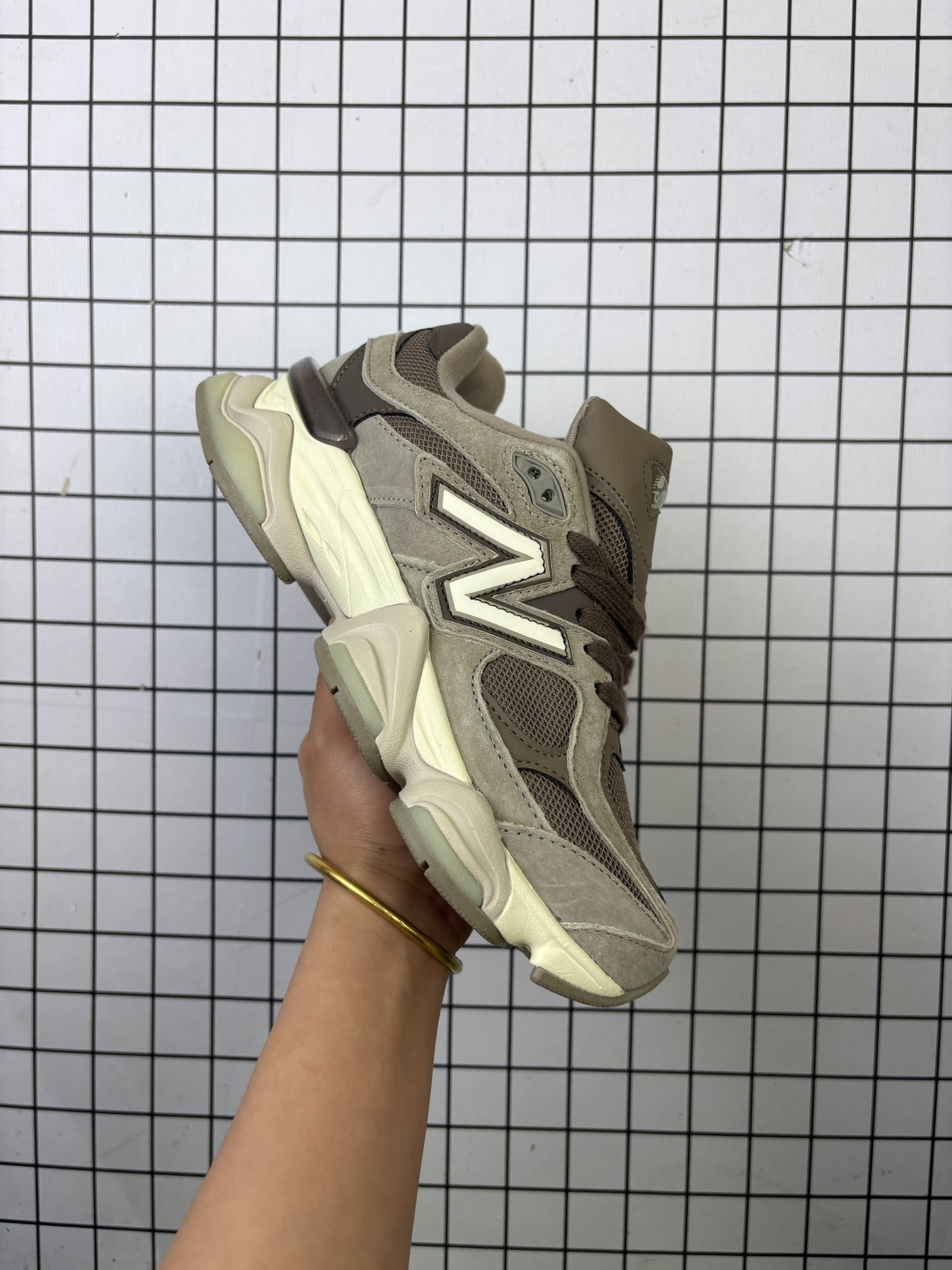 💰120
真标✅New Balance 9060系列 新百伦 复古休闲运动慢跑鞋
货号:U9060
Size:36 37 37.5 38 38.5 39.5 40 40.5 41.5 42 42.5 43 44 45
编码554