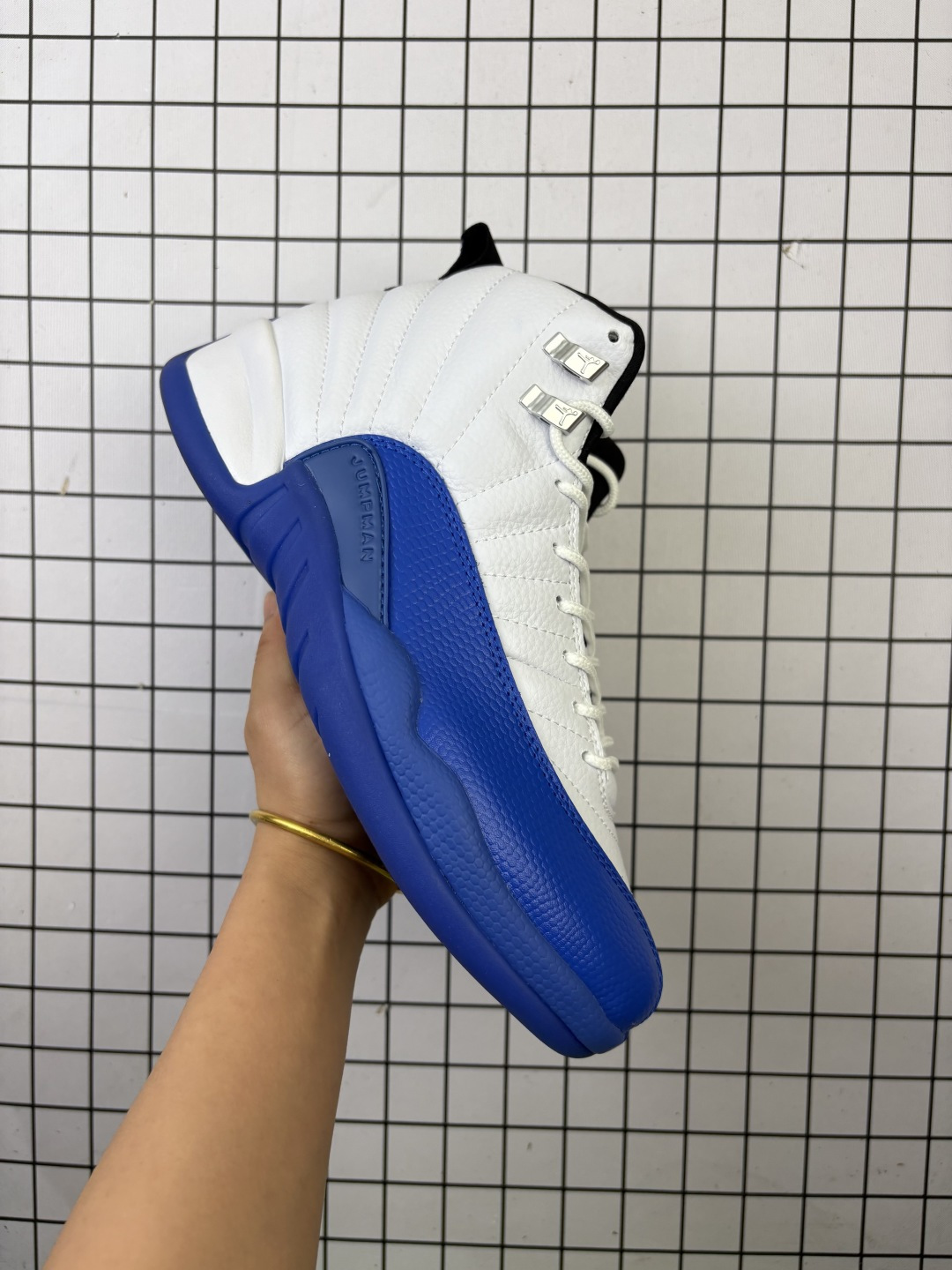 Air Jordan AJ12 Retro 纯原批次 原楦原纸板开发 原汁原味12代鞋型 进口原厂皮料 原厂碳板 原装材料 原厂定制金属扣 原厂电绣 支持与公司货全方位对比 只服务于5%懂鞋的高端客户 发国外可支持各种retail商店充正寄售 货号:CT8013-140 编码给L