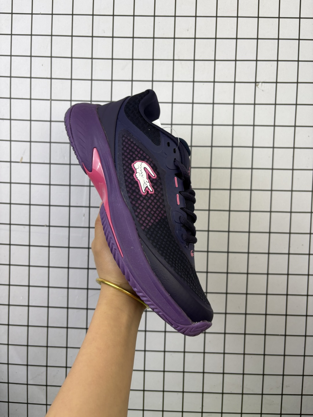 💰140
【新品🔥】LACOSTE 法国鳄鱼🐊男鞋运动篮球鞋 新款男士高帮休闲鞋织物帆布拼接舒适轻便透气运动鞋 Lacoste/拉科斯特 流行元素 车缝线 风格 休闲 内里材质 混合材质,帮面材质 织物 平跟 款式 板鞋 2025年春季新款 鞋头款式 圆头
货号:48SMA0040
尺码:36~45
编码:553