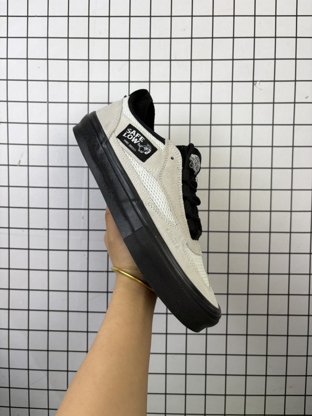💰140 #新品上市实拍 
Vans safe  Skool 万斯经典黑低帮休闲板鞋
编码旭D
36-45