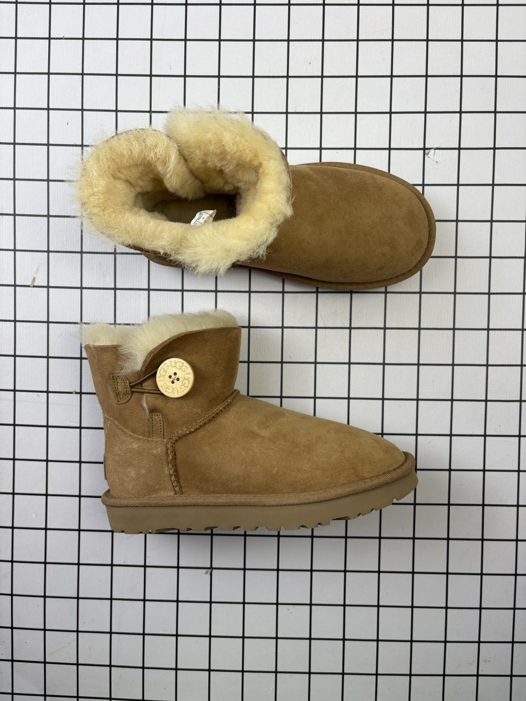 💰150 公司级✅UGG MINI BAILEY BUTTON II 秋冬欧美风经典纽扣短筒平底套筒短靴雪地靴 货号:1016422 Size:35～40 编码699