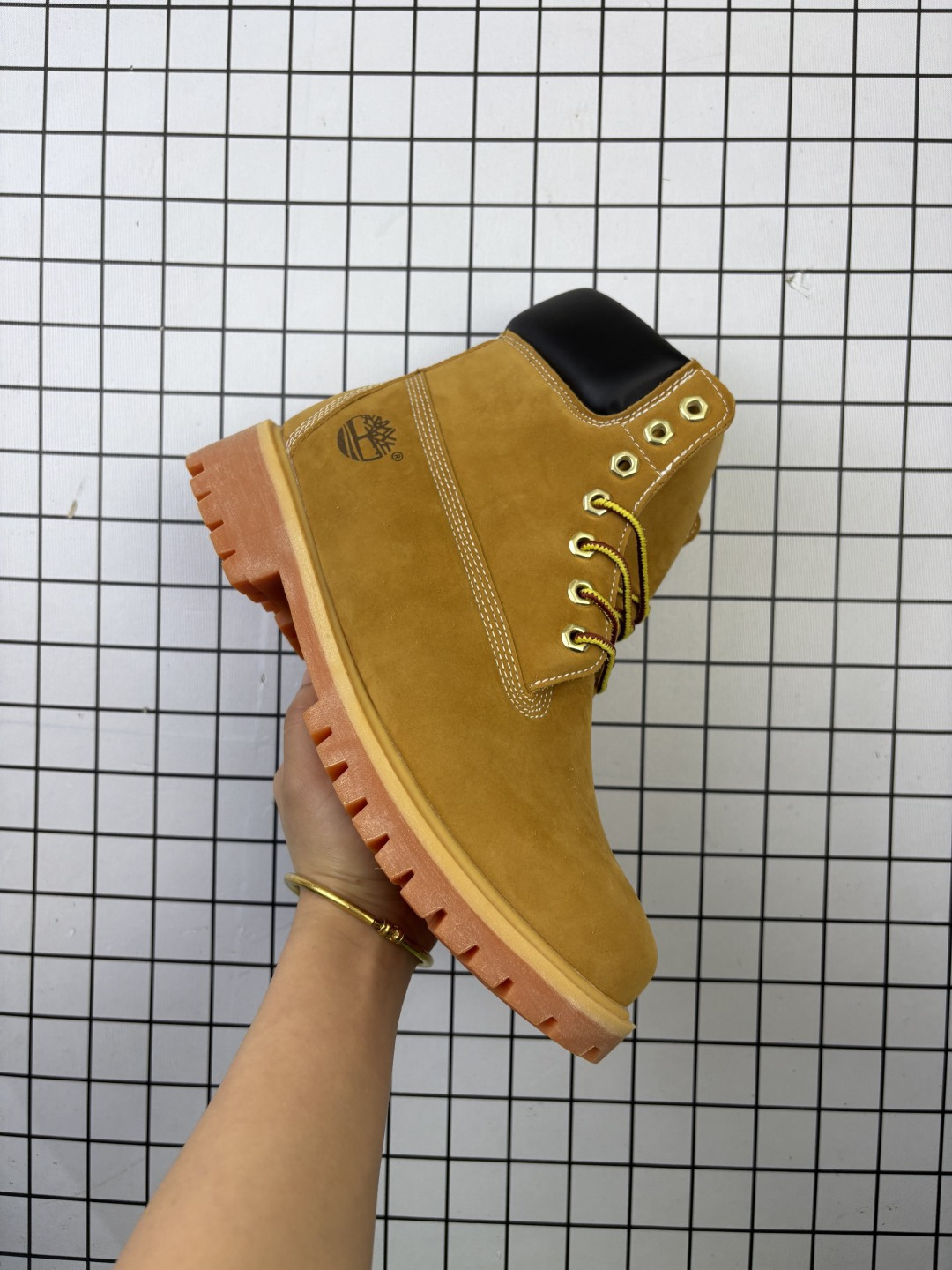 💰105 #新品上市实拍
Timberland添柏岚/天伯伦休闲户外网布系列 广东大厂品质 原盒原包装 面料采用意大利顶级磨砂细纹牛皮 鞋底采用柔软橡胶大底 脚感一流
搭配防臭防腐真皮乳胶鞋垫
给您完美的穿着体验 质量考究耐穿
型男必备 专治不帅 高品质脚感一流
编码755
36-45