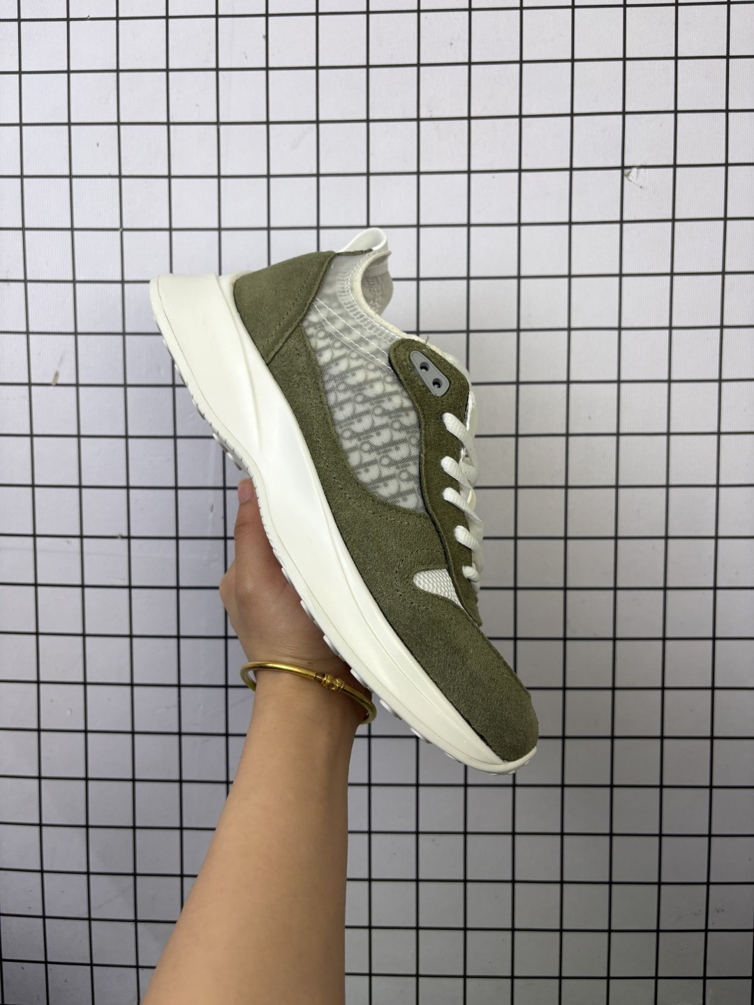 💰150
Dior/迪奥 💯男鞋广东原厂，进口耐弯折耐高温EVC饰片材质，透气性网眼织物及绒面革鞋面，独家组合TR雾面鞋底，正确吸汗网布贴合发泡鞋垫❗️高奢品牌 -迪奥 Dior Suede Oblique B25 Runner Sneaker老爹风系带低帮透气休闲运动慢跑鞋 

类型：男鞋
码数：39 40 41 42 43 44 45
编码699