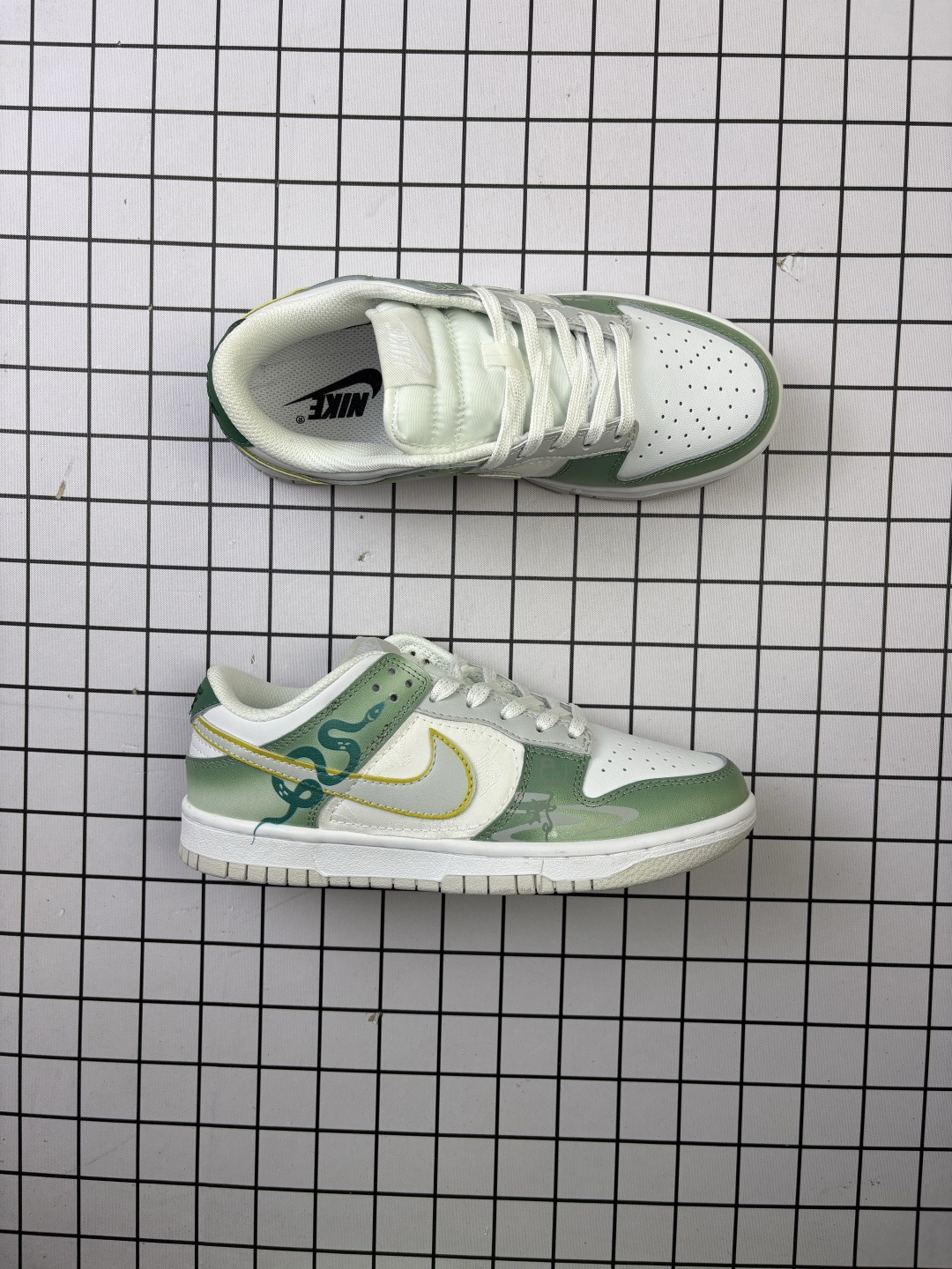 💰110
特价 耐克 Nike Sb Dunk Low Pro 男女同款运动鞋复古板鞋,尽情迈步,彰显个性风采。采用柔软皮革鞋面,经久耐穿,塑就如元年款 Dunk 般的复古质感。鞋头透气孔,搭配鞋口和鞋舌形状,忠实沿袭元年款经典外观。全掌型橡胶外底,造就非凡抓地力。Dunk 起初专为篮球运动打造,于 80 年代末成为滑板界新宠,现已跃升成为街头时尚标杆。加垫低帮鞋口结合耐穿外底,助你自信舞动。
货号:DD1503
码数:36-47
编码698