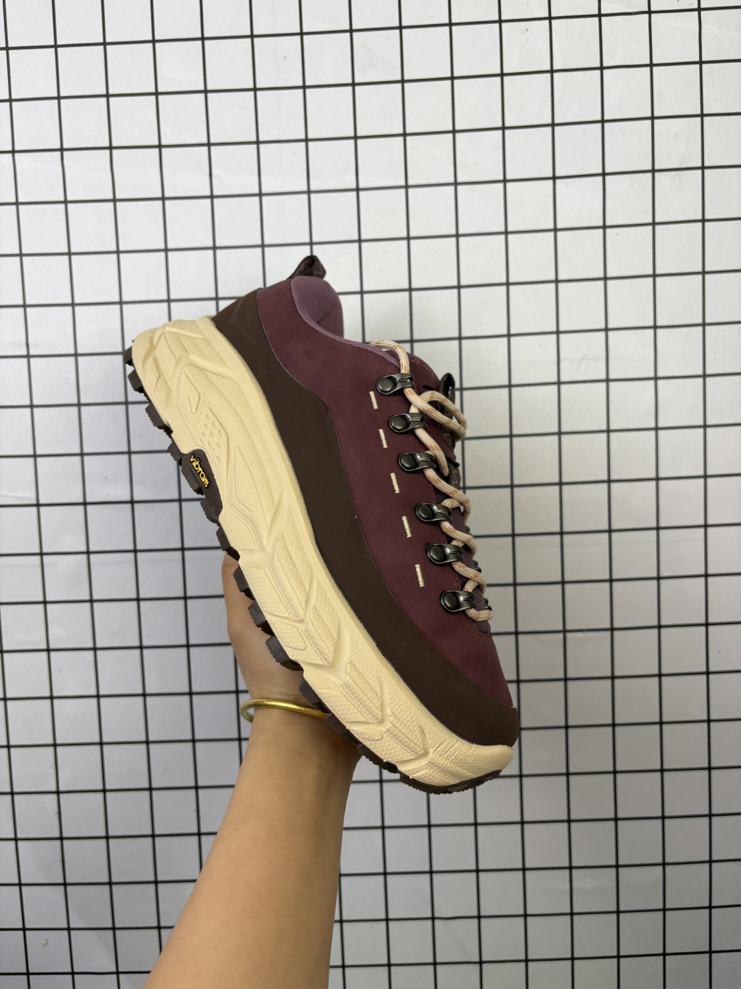 💰180 公司级✅HOKA ONE ONE Tor Summit 休闲美观 低帮跑步鞋 原装轻量化材料 Fresh Foam超轻量中底 全部用料过3C认证 滚动平衡科技减少33%能量消耗 货号:1147952 尺码:36 36.5 37.5 38 38.5 39 40 40.5 41 42 42.5 43 44 45 编码698