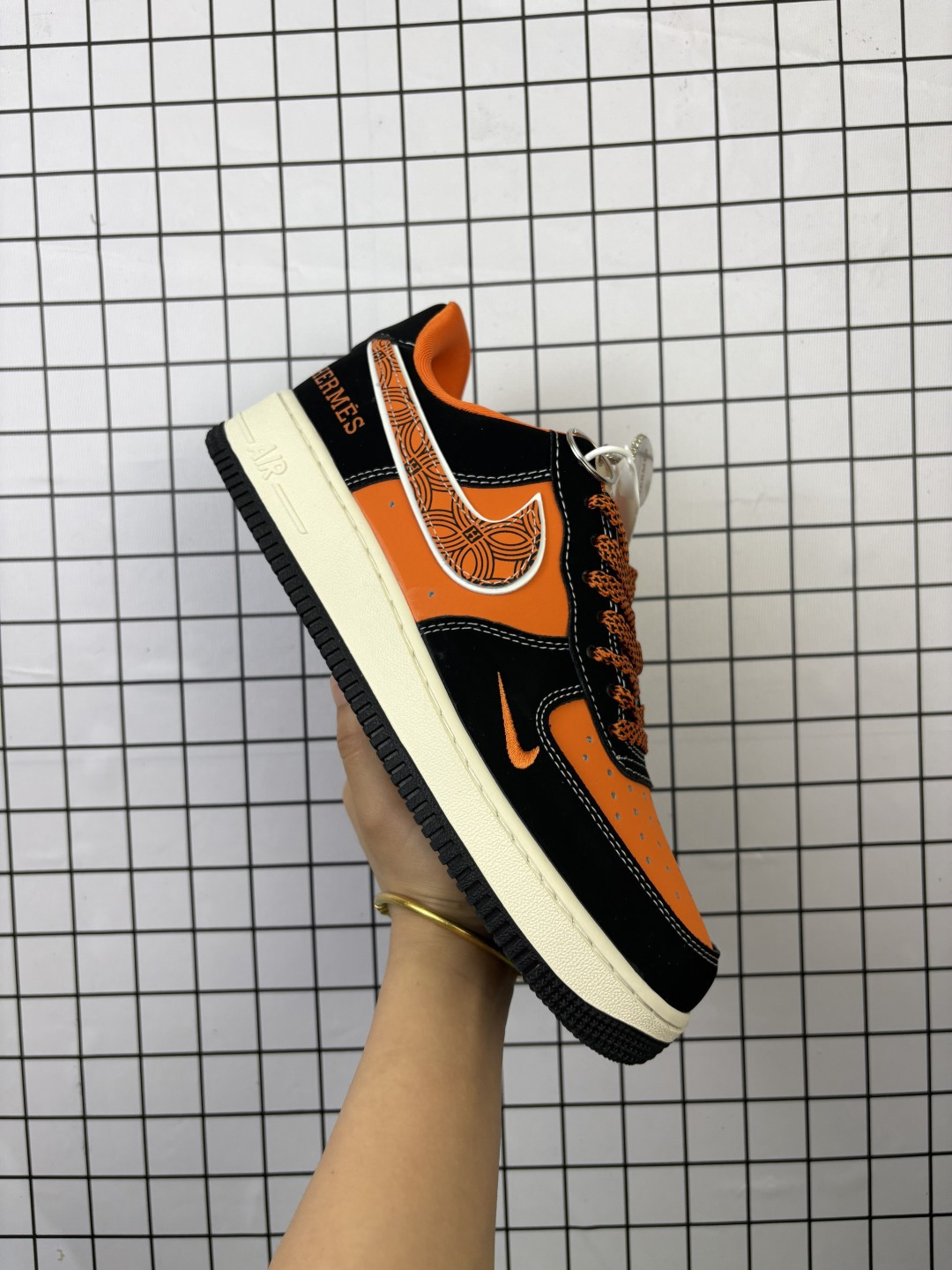 💰230
海外限量发售!公司级NIke Air Force 1 '07 Low “HERMES联名——黑橘”空军一号 低帮 运动鞋 休闲鞋 折边针车 工艺难度大 原楦头原纸板 原装鞋盒 定制五金配件 内置全掌气垫 原厂鞋底
货号:XL1979-112
Size:36 36.5 37.5 38 38.5 39 40 40.5 41 42 42.5 43 44 44.5 45