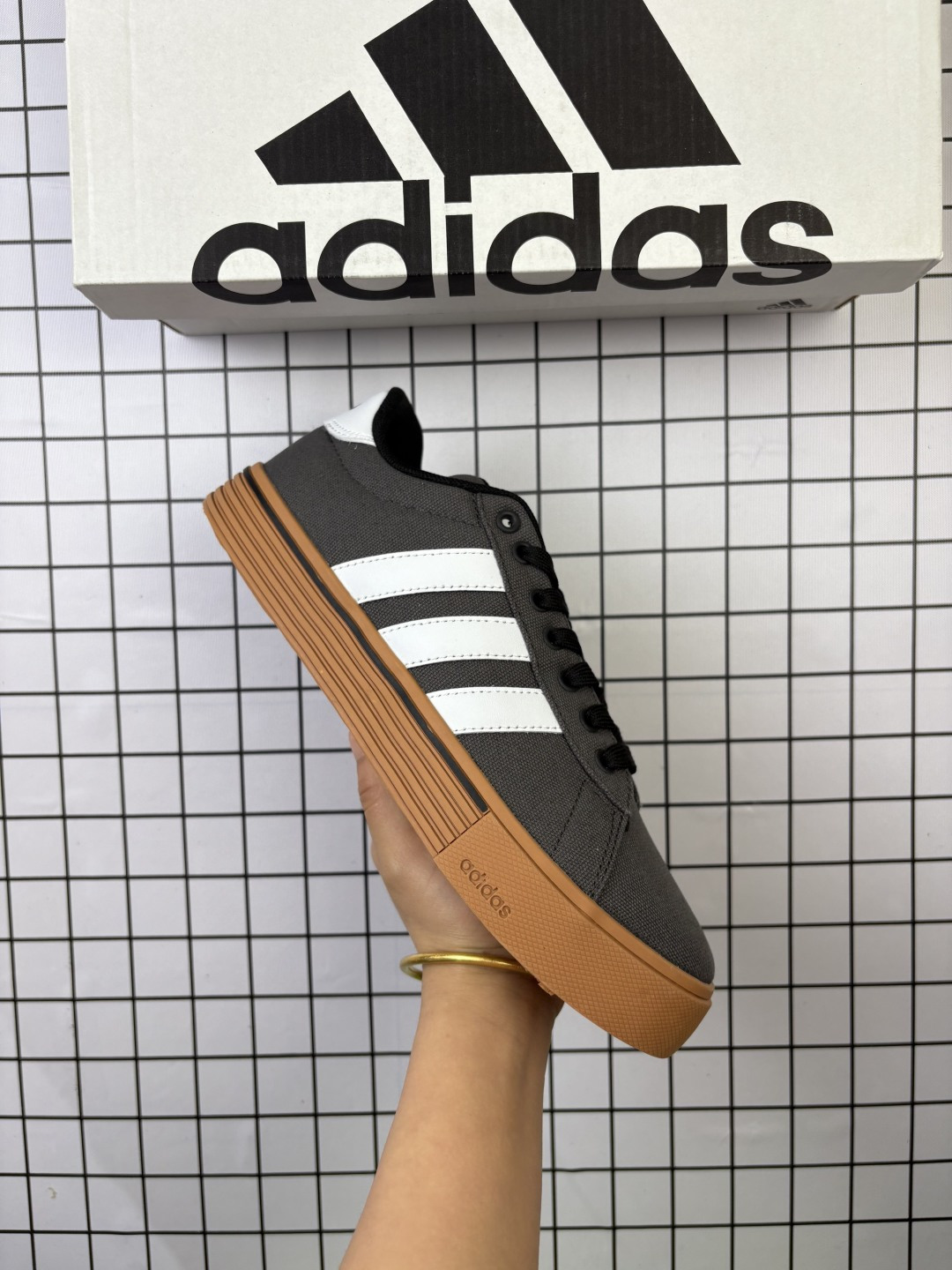 🈴💰100
阿迪达斯Adidas DAILY 4.0学院系列面包风经典复古低帮百搭休闲运动板鞋  货号: IF4496 009

码数：36 36.5 37 38 38.5 39 40 40.5 41 42 42.5 43 44 45
编码230