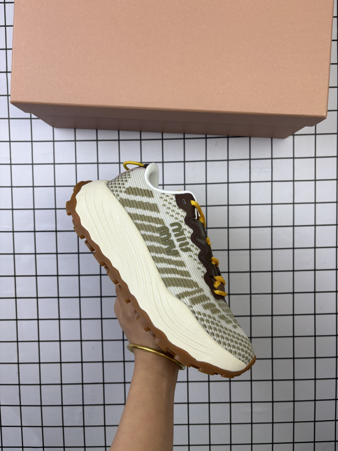 🈴💰200
Miu Miu 缪缪徽标压花低帮生活休闲鞋 5E912D全白
尺码36 37 38 39 40
编码788