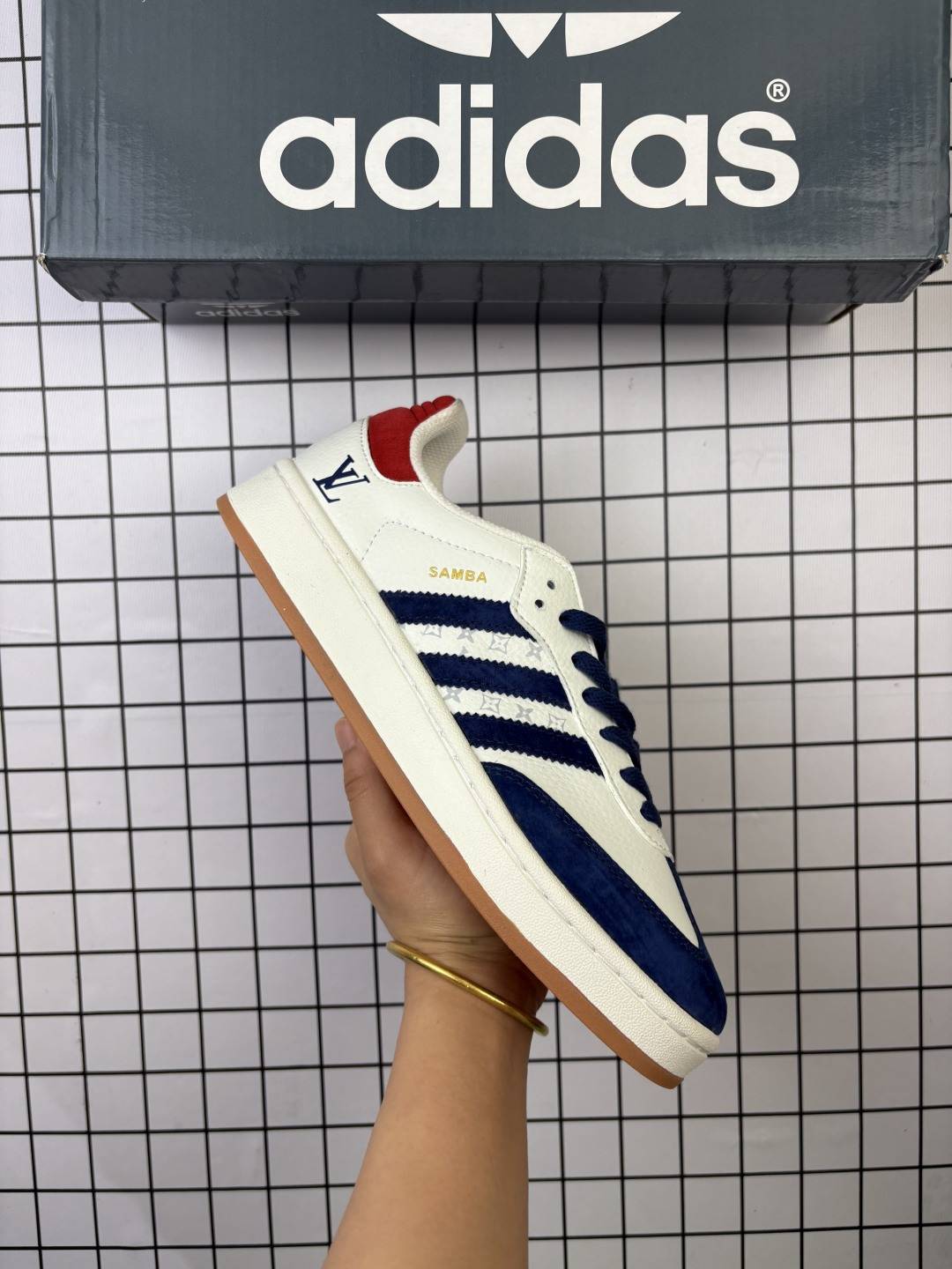 🈴💰90
阿迪达斯Adidas Gazelle Indoor Trainers 羚羊内训系列低帮复古德训风百搭休闲运动板鞋 
货号：LJ9906
码数：36-45
编码：699