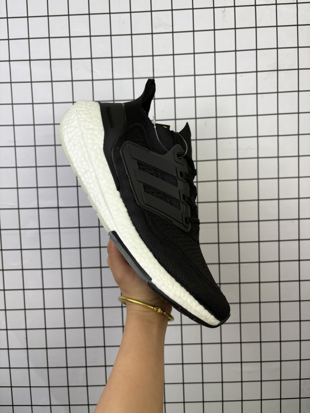 Adidas/阿迪达斯 UB2021系列 💯男女鞋真标真爆材质,升级原楦原纸版开发版型,全新Primeknit纹路编织高频处理鞋面,采用更加厚实BOOST中底❗️2021SS全新阿迪达斯Adidas Ultra Boost 2021"All White"UB2021版袜套式针织鞋面休闲运动慢跑鞋“武士全白 FY0379 类型:男女鞋 编码699