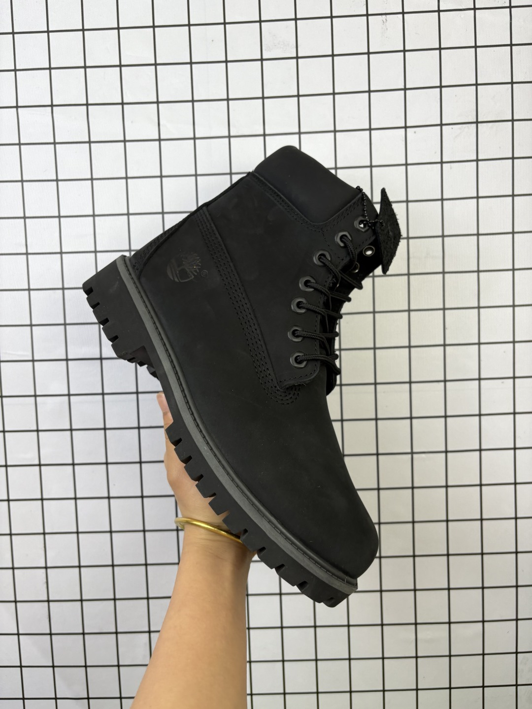💰230
公司级✅Timberland添柏岚 6 Inch 户外经典高筒靴 宽版
冬季防寒户外专用日常随意搭配 原盒原包装 面料采用意大利口顶级磨砂细纹牛皮
大底到五金都是代工厂原材料制作 品质毋庸置疑 全套官网统一包装 给您完美的穿着体验 质量考究耐穿
尺码:35-45
编码旭D
