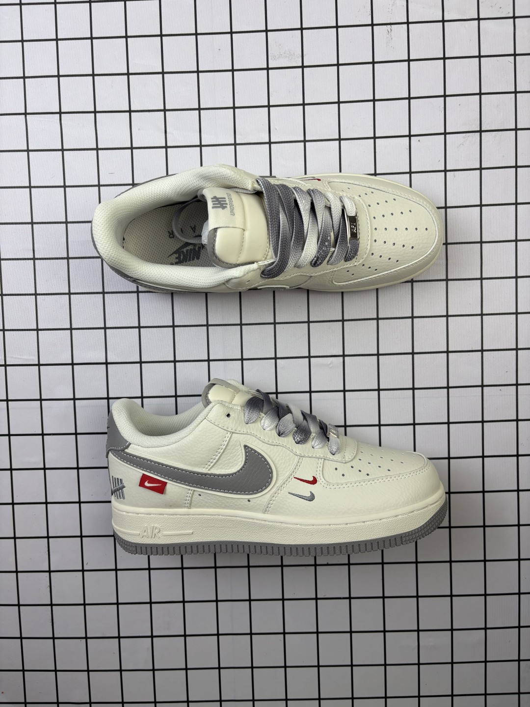 💰110
特价 Nike/耐克 空军低帮 男女鞋真标半码制,升级原楦原纸版数据开发,采用硬质牛巴磨砂革鞋面材质,原楦开发版型纸版,内置全掌Air Sole气垫❗️创意定制配色,联乘意大利奢侈品牌-古驰Gucci Nike Air Force 1 Low"Esquisite Gucci"空军一号低帮经典百搭休闲运动板鞋“ CS5288-003
类型:男女鞋
码数:36 36.5 37.5 38 38.5 39 40 40.5 41 42 42.5 43 44 45
编码:577