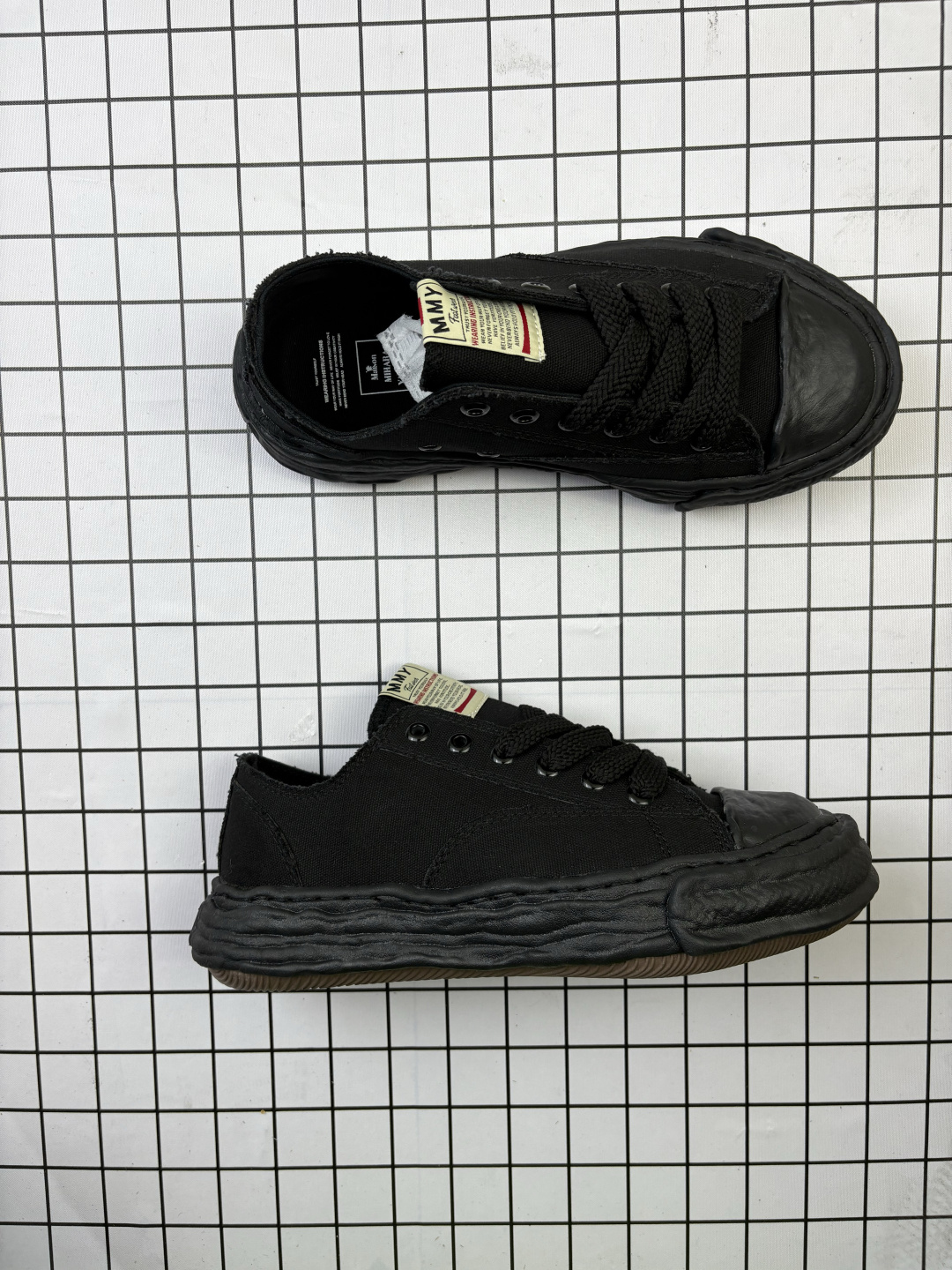 【公司级】余文乐挚爱单品 MMY Blakey 脏脏鞋 复古溶解风 概念时装设计师・三原康裕品牌MMY/Maison MIHARA YASUHIRO Original Sole Canvas Low 变形溶解雪糕底低帮休闲百搭帆布面板鞋增高厚底老爹鞋.新款MMY三原康裕Blakey贝壳头溶解休闲板鞋日系运动鞋 MMY Blakey 三原康裕溶解鞋,贝壳头系列,上脚都是杠杠的好看,太百搭了,真的要吹爆三原康裕的贝壳头,比阿迪达斯的贝壳头高级太多,加上溶解大底,简直就是yyds. 类型:男女鞋 编码103