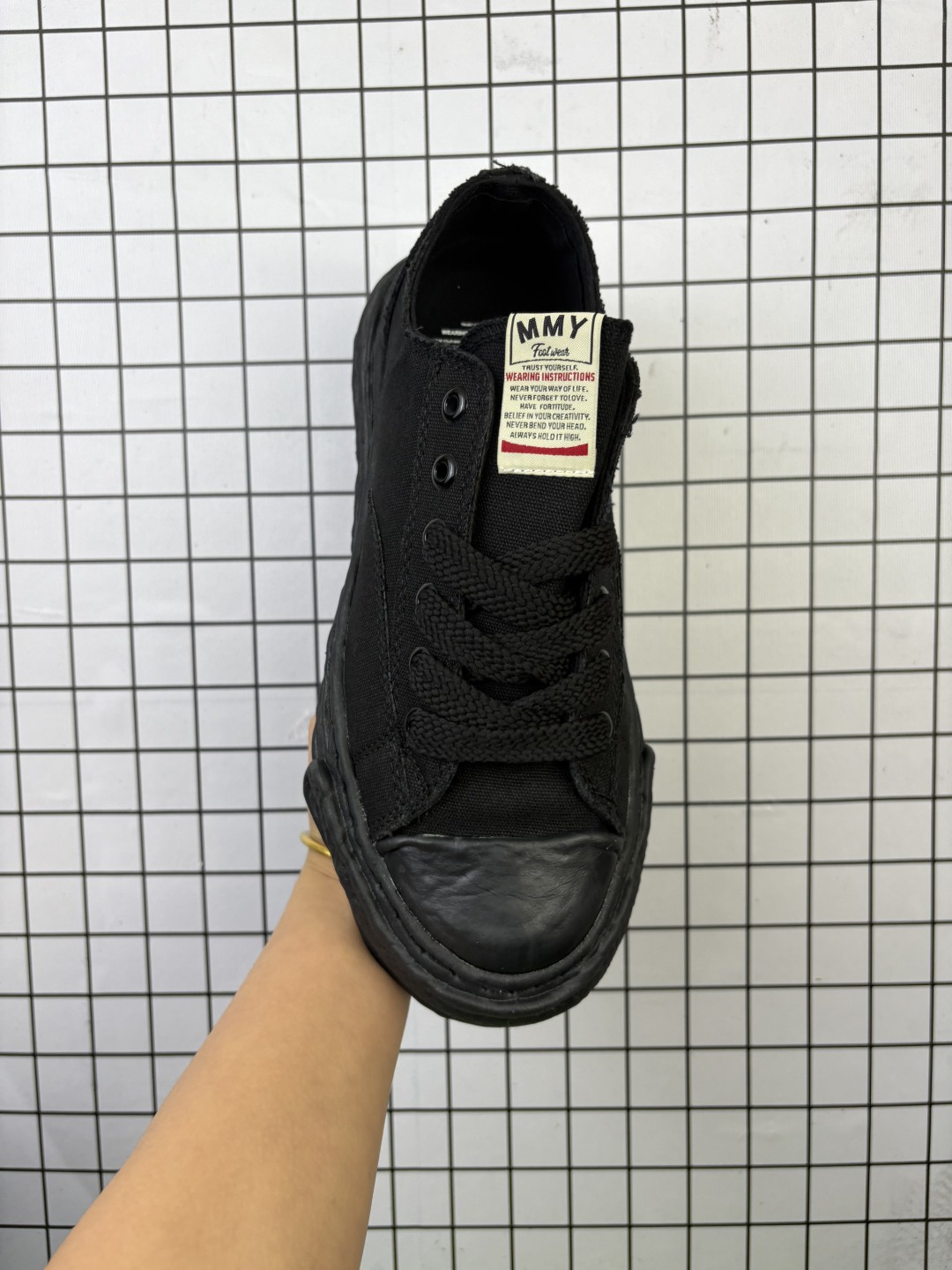 【公司级】余文乐挚爱单品 MMY Blakey 脏脏鞋 复古溶解风 概念时装设计师・三原康裕品牌MMY/Maison MIHARA YASUHIRO Original Sole Canvas Low 变形溶解雪糕底低帮休闲百搭帆布面板鞋增高厚底老爹鞋.新款MMY三原康裕Blakey贝壳头溶解休闲板鞋日系运动鞋 MMY Blakey 三原康裕溶解鞋,贝壳头系列,上脚都是杠杠的好看,太百搭了,真的要吹爆三原康裕的贝壳头,比阿迪达斯的贝壳头高级太多,加上溶解大底,简直就是yyds. 类型:男女鞋 编码103