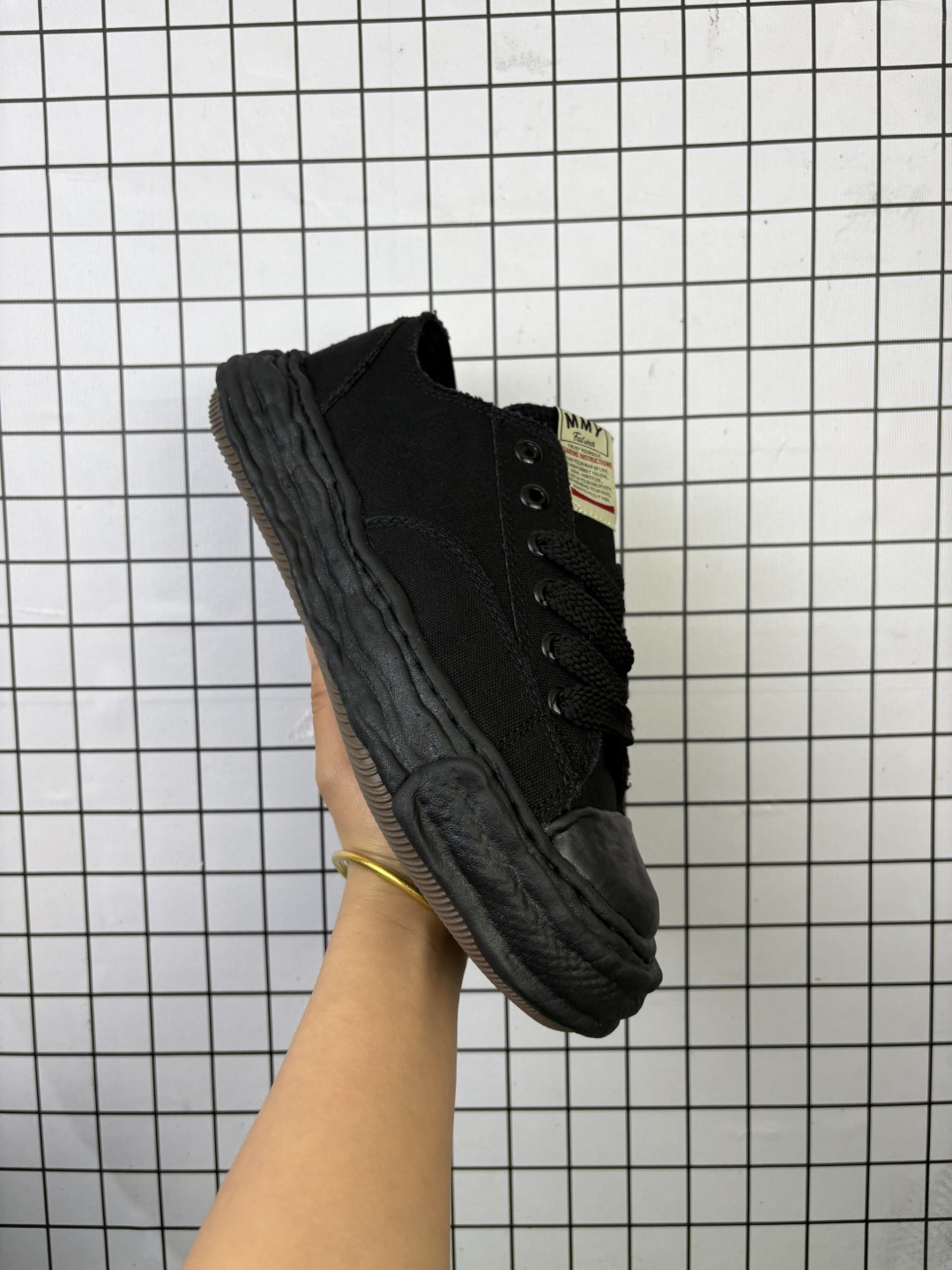 【公司级】余文乐挚爱单品 MMY Blakey 脏脏鞋 复古溶解风 概念时装设计师・三原康裕品牌MMY/Maison MIHARA YASUHIRO Original Sole Canvas Low 变形溶解雪糕底低帮休闲百搭帆布面板鞋增高厚底老爹鞋.新款MMY三原康裕Blakey贝壳头溶解休闲板鞋日系运动鞋 MMY Blakey 三原康裕溶解鞋,贝壳头系列,上脚都是杠杠的好看,太百搭了,真的要吹爆三原康裕的贝壳头,比阿迪达斯的贝壳头高级太多,加上溶解大底,简直就是yyds. 类型:男女鞋 编码103