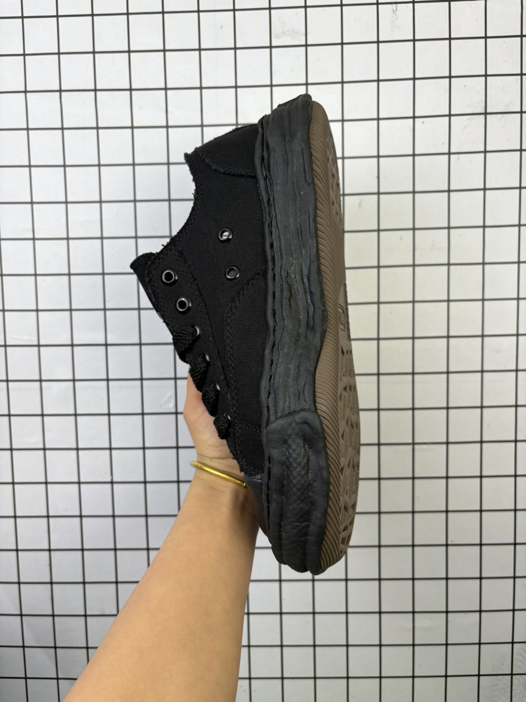 【公司级】余文乐挚爱单品 MMY Blakey 脏脏鞋 复古溶解风 概念时装设计师・三原康裕品牌MMY/Maison MIHARA YASUHIRO Original Sole Canvas Low 变形溶解雪糕底低帮休闲百搭帆布面板鞋增高厚底老爹鞋.新款MMY三原康裕Blakey贝壳头溶解休闲板鞋日系运动鞋 MMY Blakey 三原康裕溶解鞋,贝壳头系列,上脚都是杠杠的好看,太百搭了,真的要吹爆三原康裕的贝壳头,比阿迪达斯的贝壳头高级太多,加上溶解大底,简直就是yyds. 类型:男女鞋 编码103