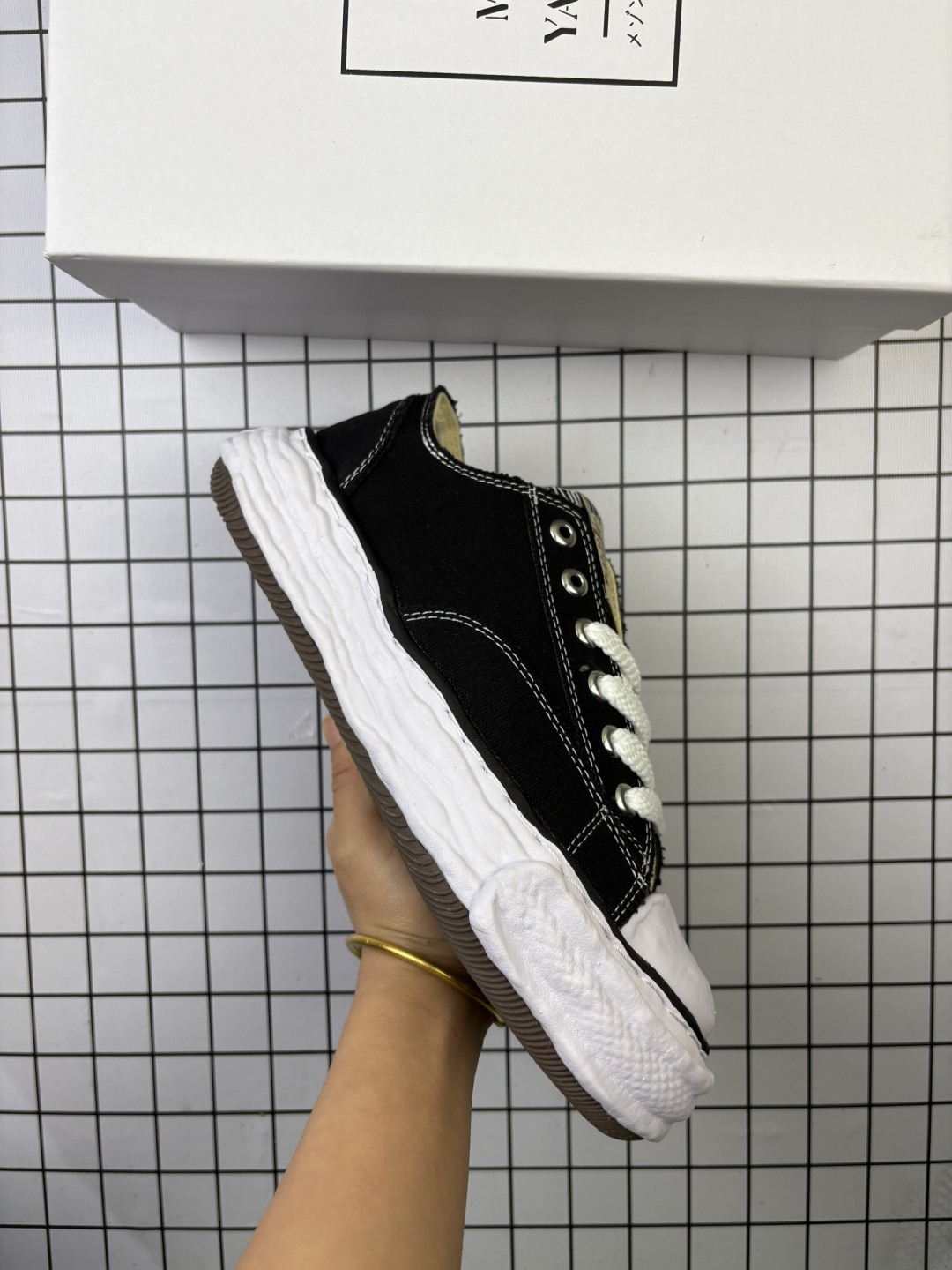 【公司级】余文乐挚爱单品 MMY Blakey 脏脏鞋 复古溶解风 概念时装设计师・三原康裕品牌MMY/Maison MIHARA YASUHIRO Original Sole Canvas Low 变形溶解雪糕底低帮休闲百搭帆布面板鞋增高厚底老爹鞋.新款MMY三原康裕Blakey贝壳头溶解休闲板鞋日系运动鞋 MMY Blakey 三原康裕溶解鞋,贝壳头系列,上脚都是杠杠的好看,太百搭了,真的要吹爆三原康裕的贝壳头,比阿迪达斯的贝壳头高级太多,加上溶解大底,简直就是yyds. 类型:男女鞋 编码103