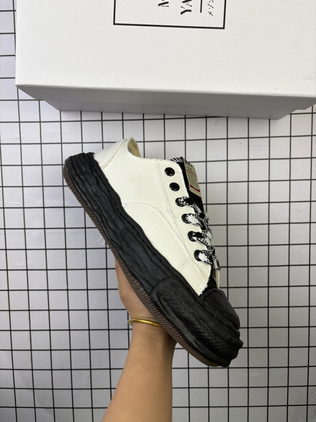 【公司级】余文乐挚爱单品 MMY Blakey 脏脏鞋 复古溶解风 概念时装设计师・三原康裕品牌MMY/Maison MIHARA YASUHIRO Original Sole Canvas Low 变形溶解雪糕底低帮休闲百搭帆布面板鞋增高厚底老爹鞋.新款MMY三原康裕Blakey贝壳头溶解休闲板鞋日系运动鞋 MMY Blakey 三原康裕溶解鞋,贝壳头系列,上脚都是杠杠的好看,太百搭了,真的要吹爆三原康裕的贝壳头,比阿迪达斯的贝壳头高级太多,加上溶解大底,简直就是yyds. 类型:男女鞋 编码103