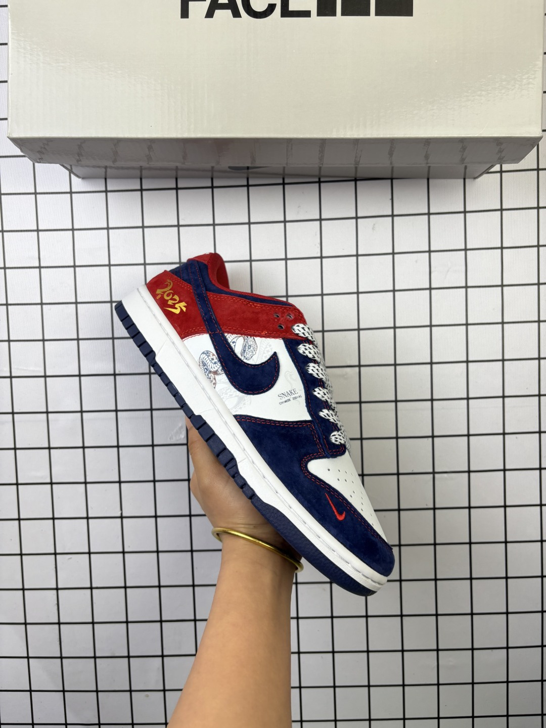 🈴💰90
特价 Nike/耐克 男女鞋真标半码制,全新2021版更新数据窄楦翘头版型,采用猪巴革鞋面材质,缜密拉帮中底布,鞋垫嵌EVA缓震物料及背胶,全新窄版翘头耐磨橡胶大底❗️定制联名,著名户外品牌·北面/The North Face x CDG x Nike SB Dunk Low Lot"Comme des Garcons"扣篮系列低帮休闲运动滑板板鞋“ XX9932-032
类型:男女鞋
码数:36 36.5 37.5 38 38.5 39 40 40.5 41 42 42.5 43 44 45
编码577
编码577