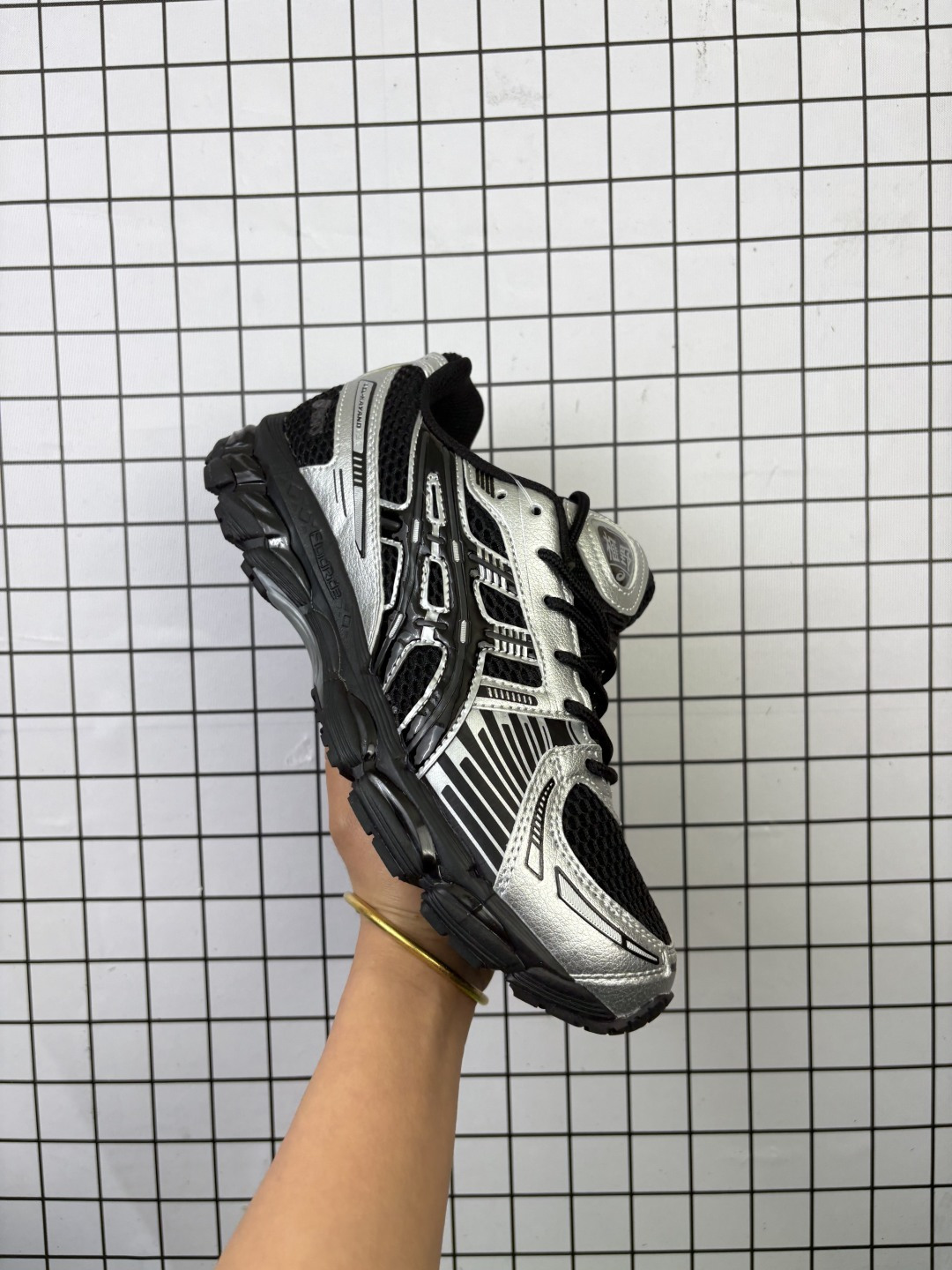 💰170
Asics/亚瑟士 男女鞋真标半码制，采用PVC塑料膜配合透气网眼布鞋面材质，中底3D可视GEL缓震胶效果，升级EVA全新缓震中底部位科技组合耐磨橡胶外底片❗️复古跑鞋的魅力！日本专业跑鞋品牌·亚瑟士联名纽约街头潮流品牌KITH x Asics Gel Kayano 12.1"Cream Sage"卡亚诺12.1代系列低帮轻量缓震休闲运动跑步鞋“联名浅绿米白 1203A759

类型：男女鞋
码数：36 37 38 39 39.5 40.5 41.5 42 42.5 43.5 44 45
编码230