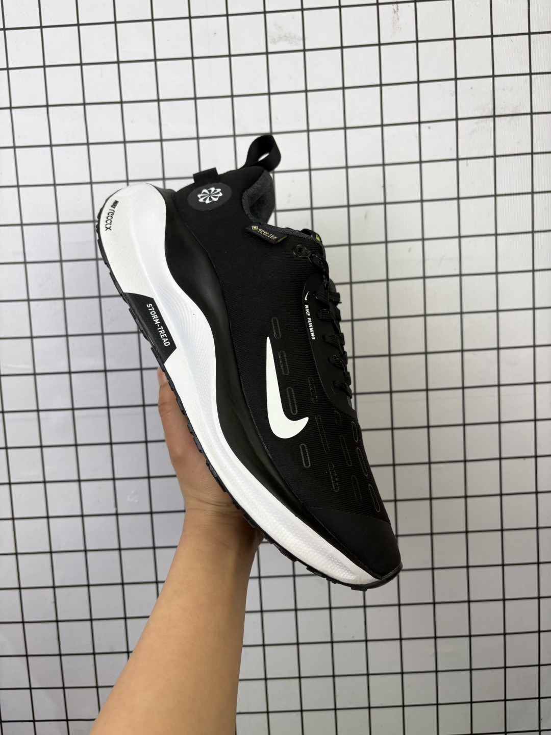 💰120
公司级✅NIKE Zoom React Infinity Rn 4 Gtx马拉松机能风格运动鞋 
实拍首发#鞋款搭载柔软泡绵 在运动中为你塑就缓震脚感 设计灵感源自日常跑步者 提供稳固支撑力和非凡抓地力 缔造舒适非凡的迈步体验
官方货号:FB2204-001
尺码:36 36.5 37.5 38 38.5 39 40 40.5 41 42 42.5 43 44 45 
编码57