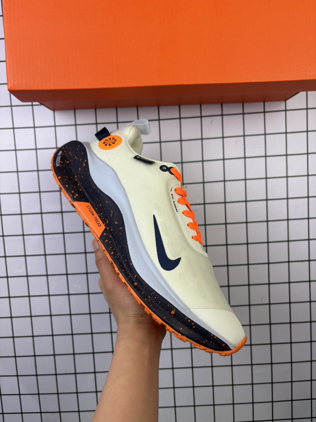 🈴💰120
公司级✅NIKE Zoom React Infinity Rn 4 Gtx马拉松机能风格运动鞋 
实拍首发#鞋款搭载柔软泡绵 在运动中为你塑就缓震脚感 设计灵感源自日常跑步者 提供稳固支撑力和非凡抓地力 缔造舒适非凡的迈步体验
官方货号:FB2204-001
尺码:36 36.5 37.5 38 38.5 39 40 40.5 41 42 42.5 43 44 45 
编码57