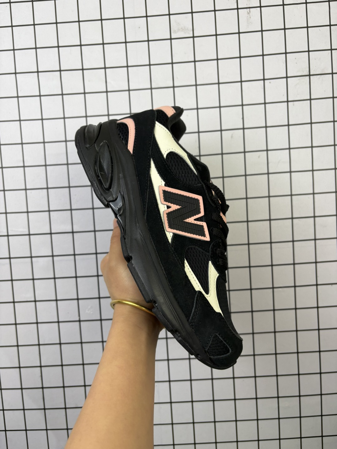 💰180 公司级✅New Balance 2010系列 新百伦 复古老爹风网布跑步休闲运动鞋 新百伦经典配色 沿袭了面世之初的经典科技 以ENCAP中底配以升级版 N-ERGY缓震物料 鞋面则采用特色的柔软麂皮搭以NewBalance经典的尼龙网布 低调中还原跑鞋本真 更年轻化的设计理念与材质 让新世代青年得以用全新视角体验经典鞋款的传奇魅力 货号:U2010TBA 尺码:36 37 37.5 38 38.5 39.5 40 40.5 41.5 42 42.5 43 44 45 46 编码旭D