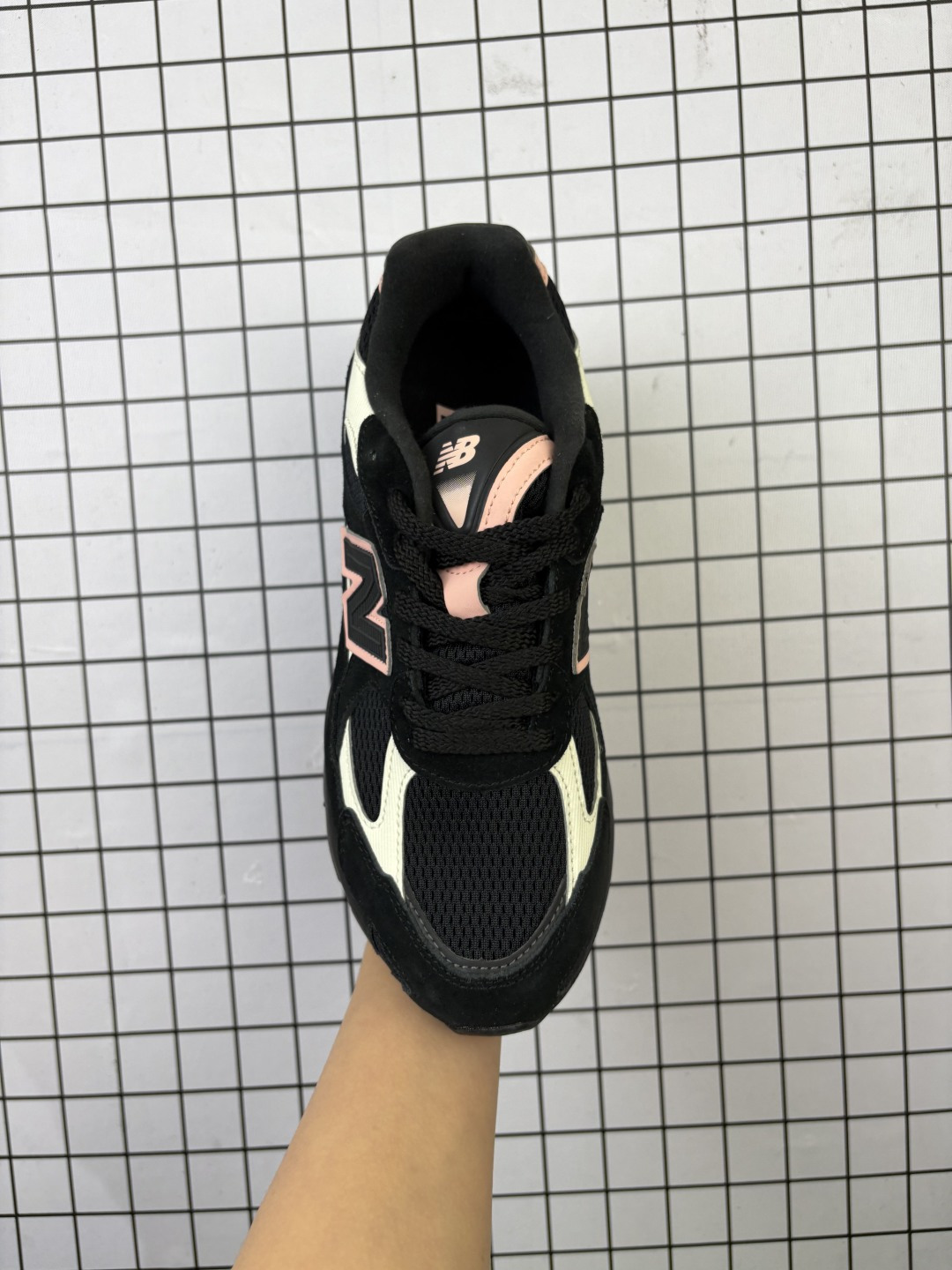 💰180 公司级✅New Balance 2010系列 新百伦 复古老爹风网布跑步休闲运动鞋 新百伦经典配色 沿袭了面世之初的经典科技 以ENCAP中底配以升级版 N-ERGY缓震物料 鞋面则采用特色的柔软麂皮搭以NewBalance经典的尼龙网布 低调中还原跑鞋本真 更年轻化的设计理念与材质 让新世代青年得以用全新视角体验经典鞋款的传奇魅力 货号:U2010TBA 尺码:36 37 37.5 38 38.5 39.5 40 40.5 41.5 42 42.5 43 44 45 46 编码旭D