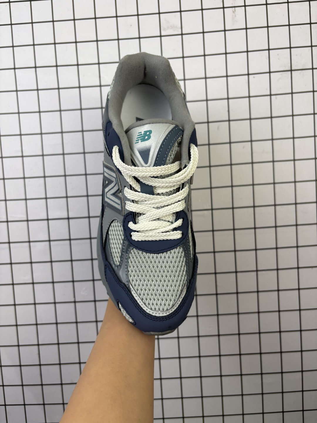 💰180 公司级✅New Balance 2010系列 新百伦 复古老爹风网布跑步休闲运动鞋 新百伦经典配色 沿袭了面世之初的经典科技 以ENCAP中底配以升级版 N-ERGY缓震物料 鞋面则采用特色的柔软麂皮搭以NewBalance经典的尼龙网布 低调中还原跑鞋本真 更年轻化的设计理念与材质 让新世代青年得以用全新视角体验经典鞋款的传奇魅力 货号:U2010TBA 尺码:36 37 37.5 38 38.5 39.5 40 40.5 41.5 42 42.5 43 44 45 46 编码旭D