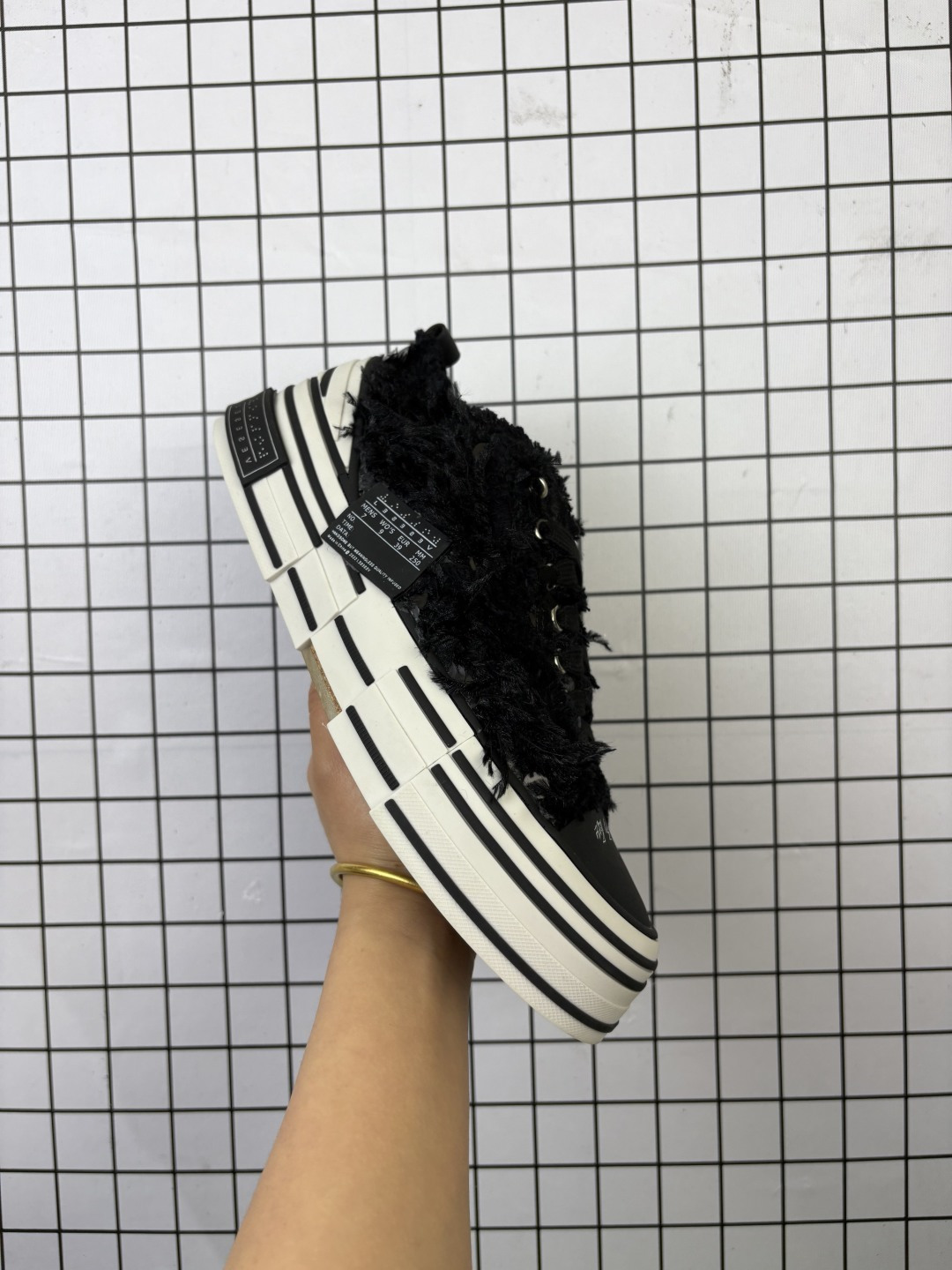 💰180
【公司级】吴建豪个人新锐品牌xVESSEL G.O.P Mule Slip On 重工解构厚底软木运动鞋 百搭乞丐风增高帆布面板鞋休闲男女鞋，古法手工艺与皮鞋工艺完美结合制造 世界上第一双软木酥化鞋 时尚厚底增高运动鞋。

类型：男女鞋
尺码:   35-44
编码: 698