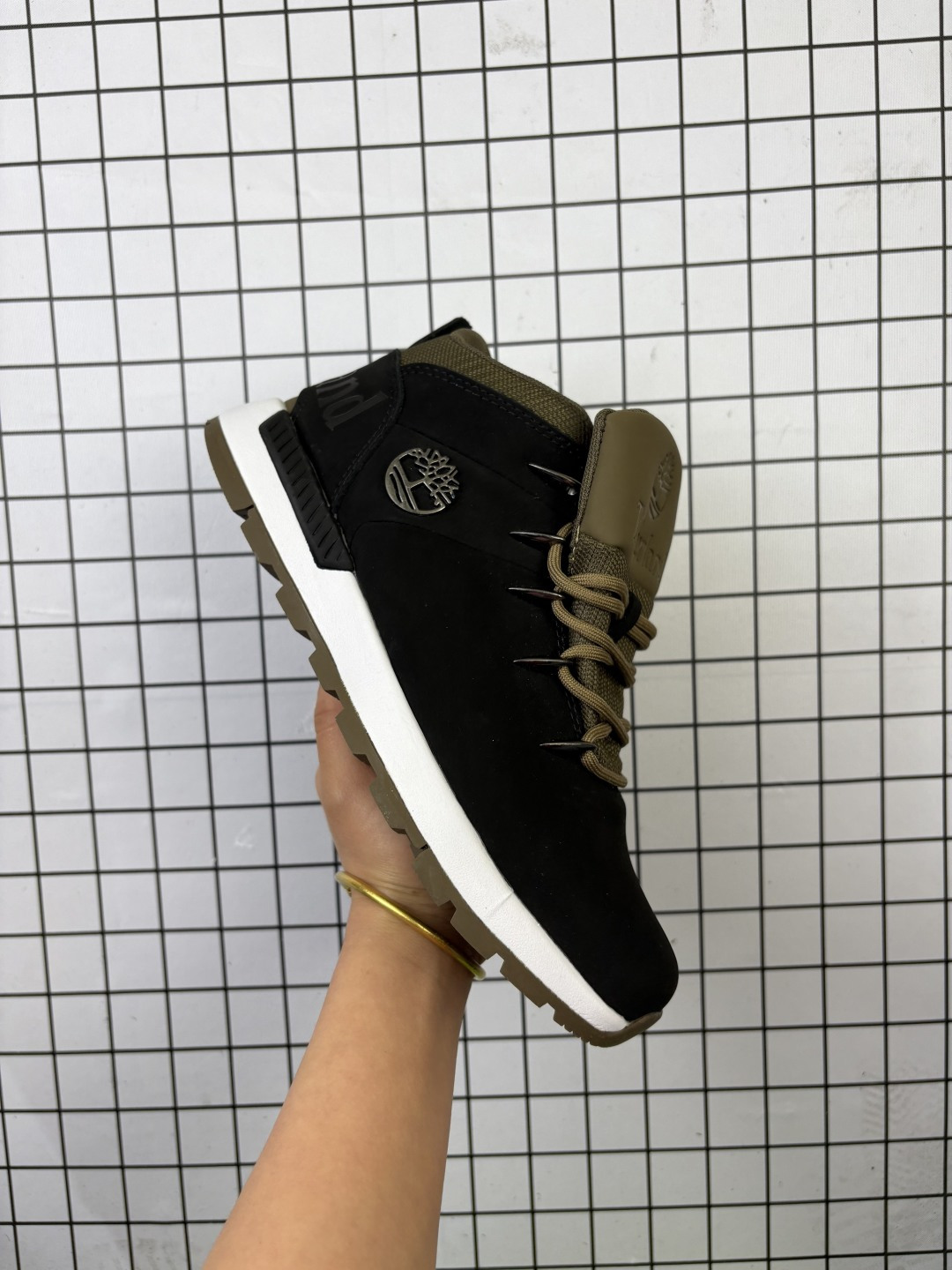 💰160 Timberland添柏岚/天伯伦 高帮户外休闲鞋 历年超级热销款 英伦复古工装低帮男鞋 原盒原包装 搭配防臭防腐高弹力鞋垫，给您完美的穿着体验，质量考究耐穿，型男必备，专治不帅，高品质脚感一流！ 尺码40-45 编码553